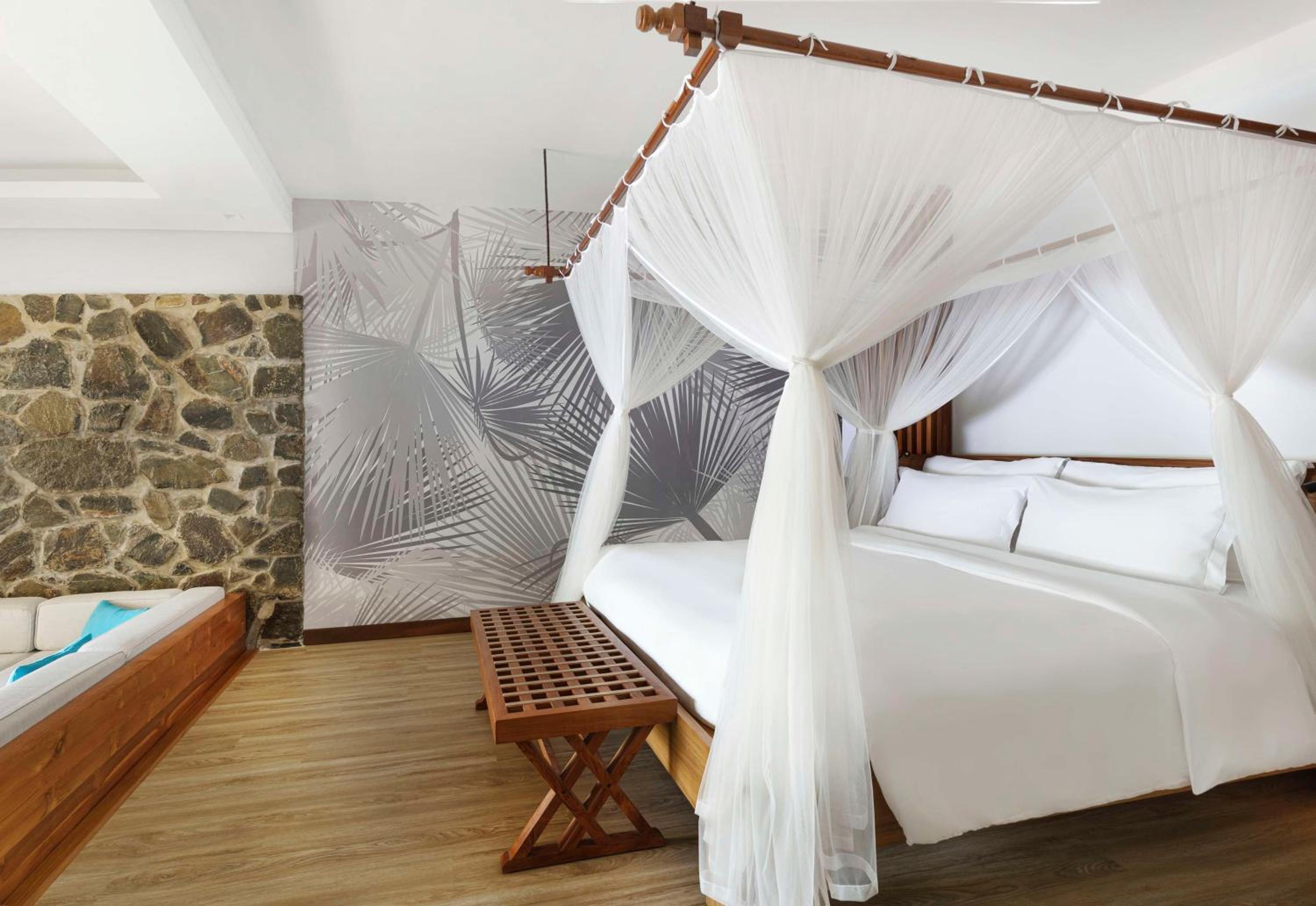 Deluxe Lagoon View King Room