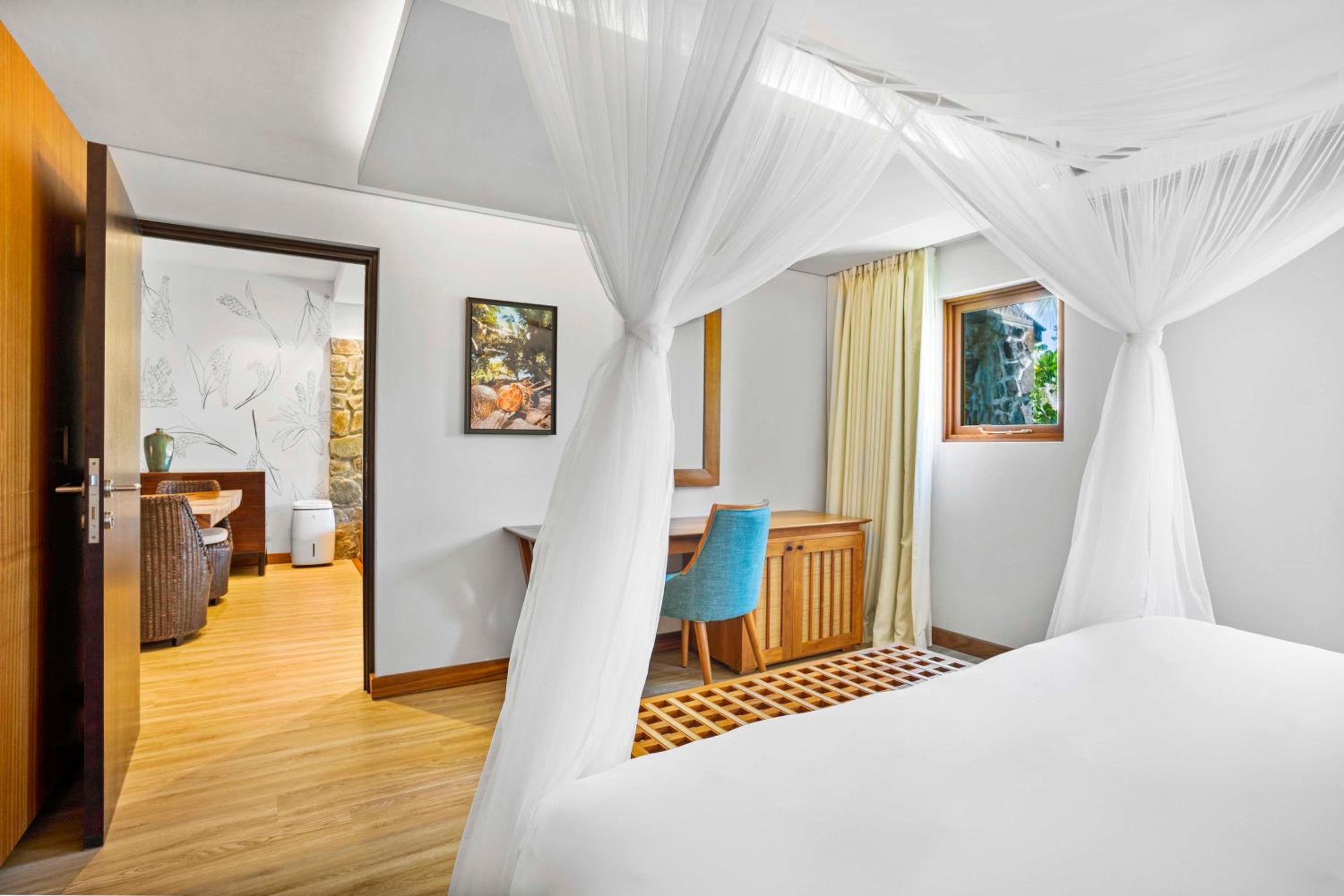 Deluxe Ocean View Suite - Photo 4