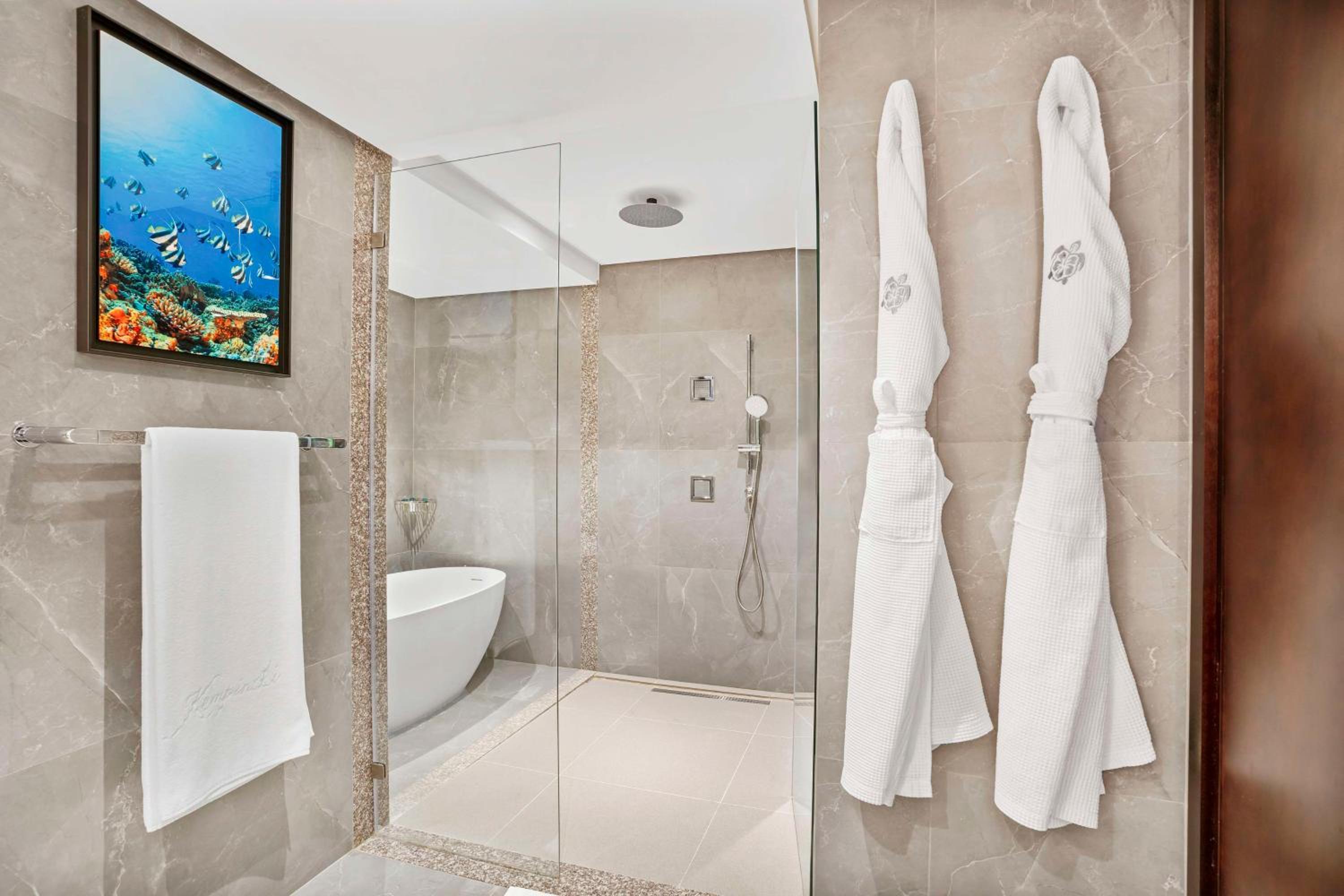 Deluxe Ocean View Suite - Photo 7