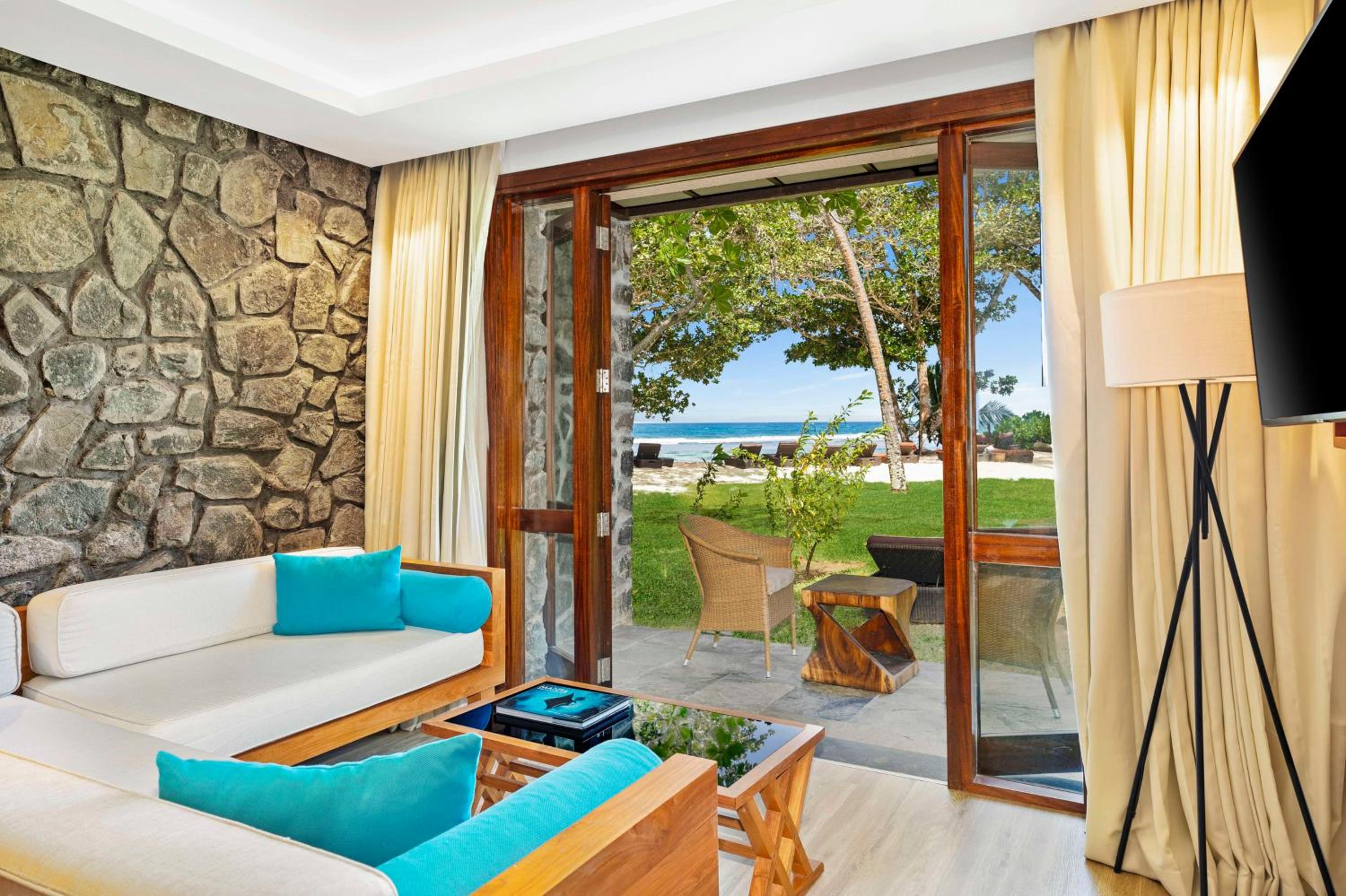 Deluxe Ocean View Suite - Photo 10