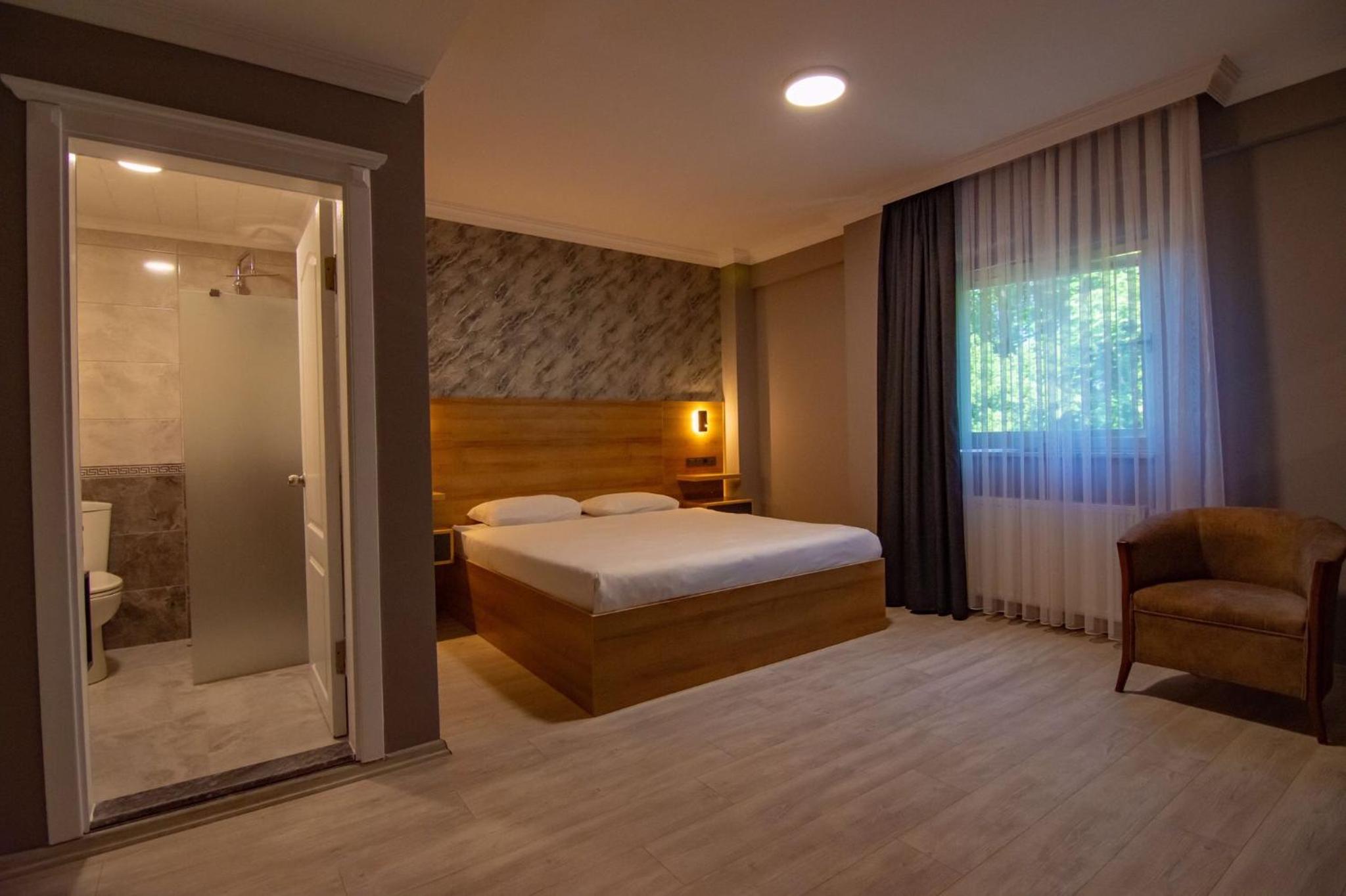 Standard Double or Twin Room photo 1