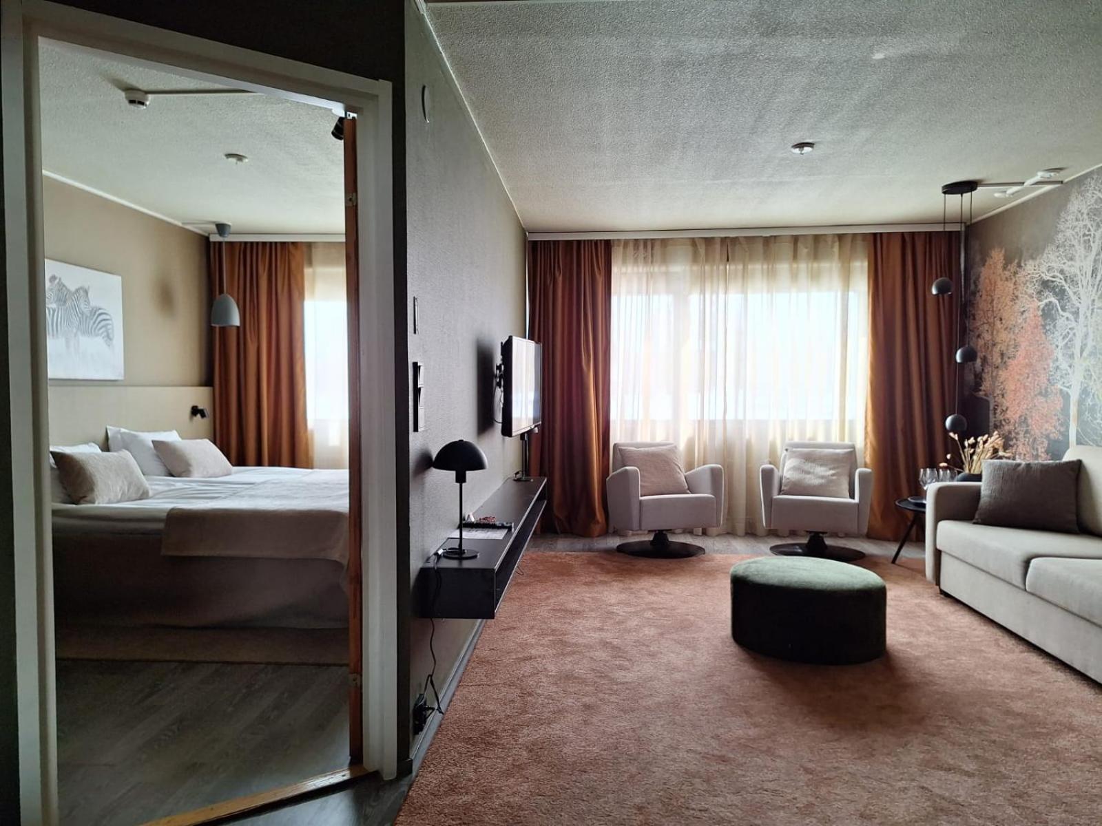Deluxe Suite - Photo 6