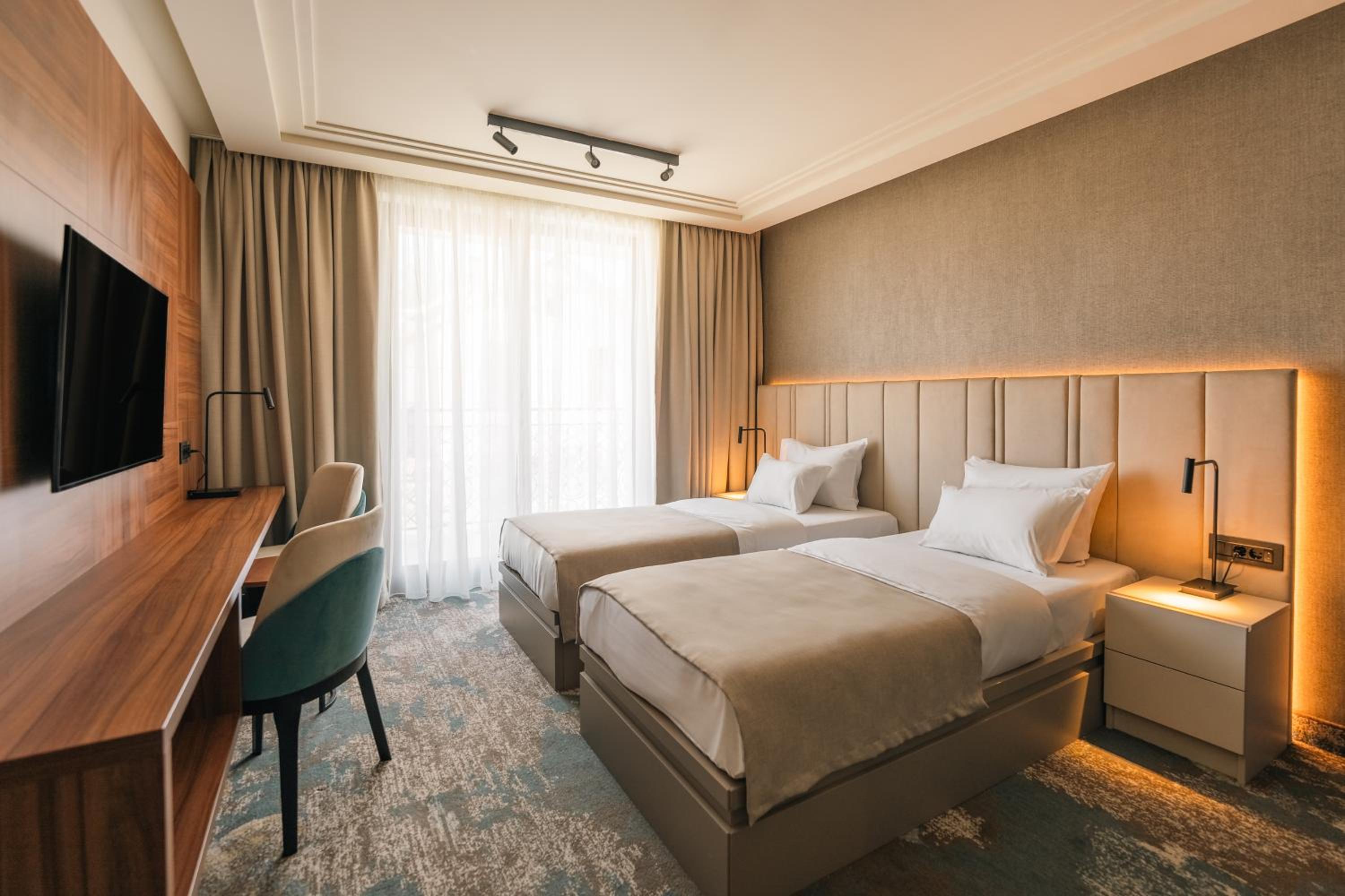Deluxe Double or Twin Room photo 1