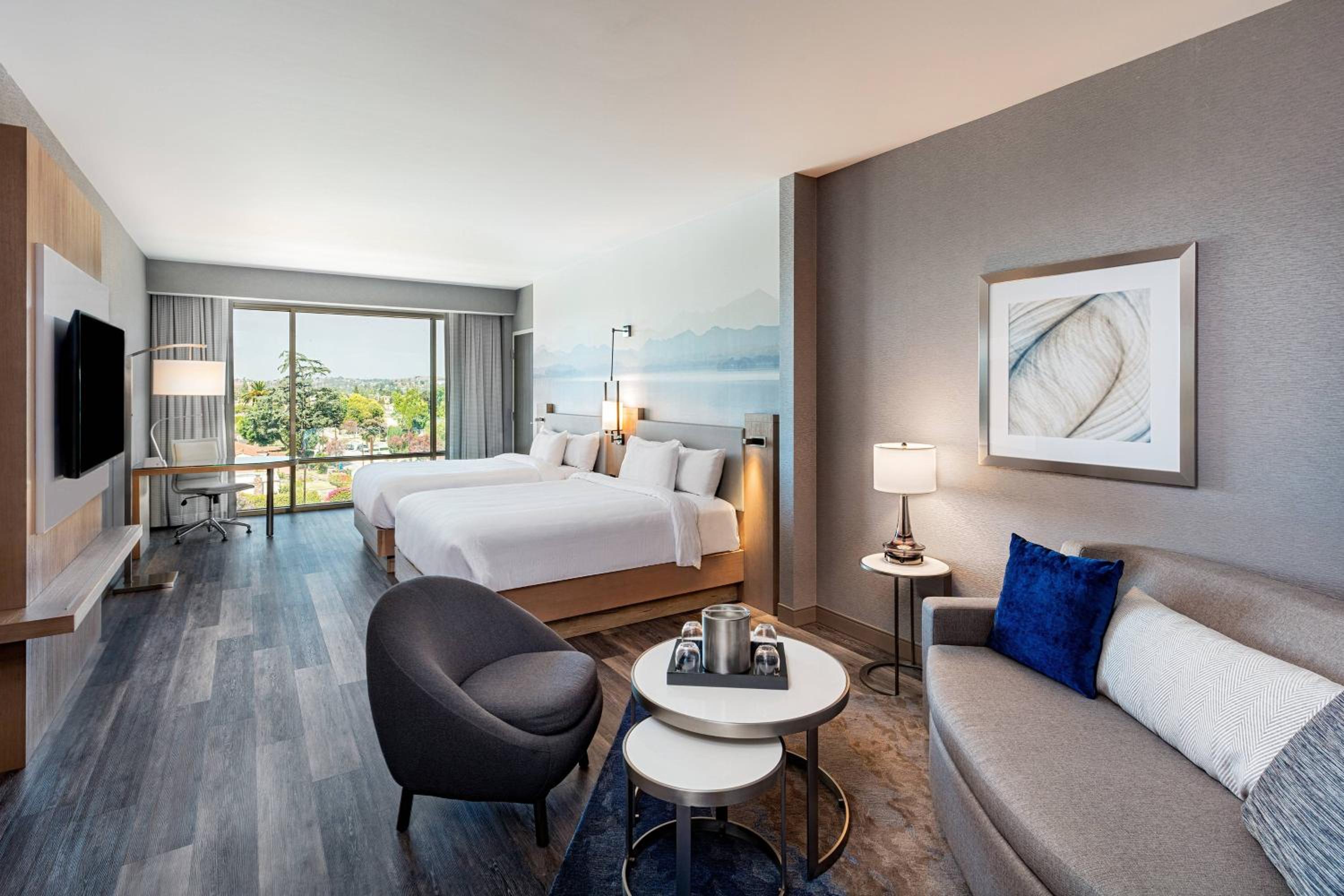 Queen Room with Two Queen Beds, Bathtub and Sofa Bed - Mobility Access