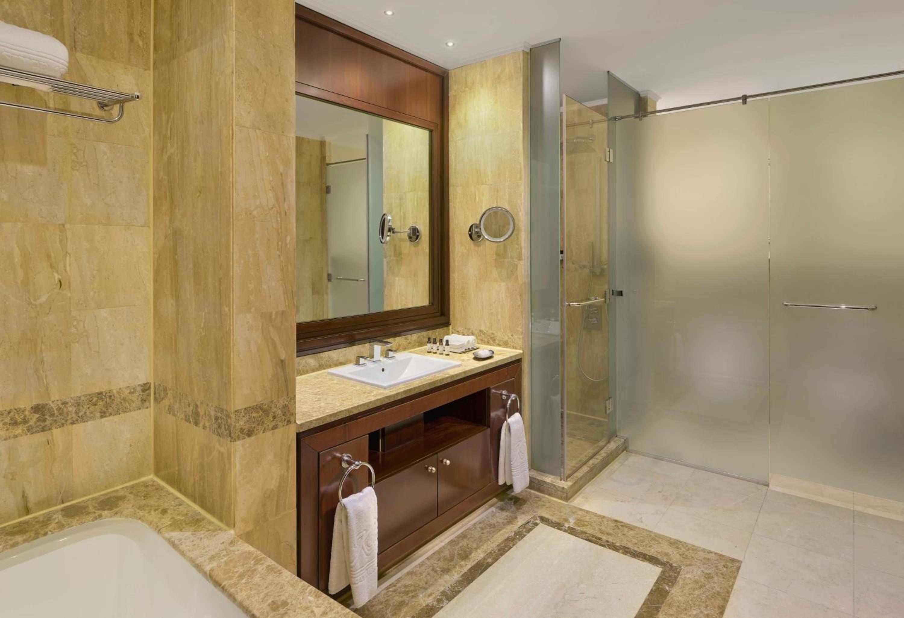 Deluxe Pool Room - Photo 1