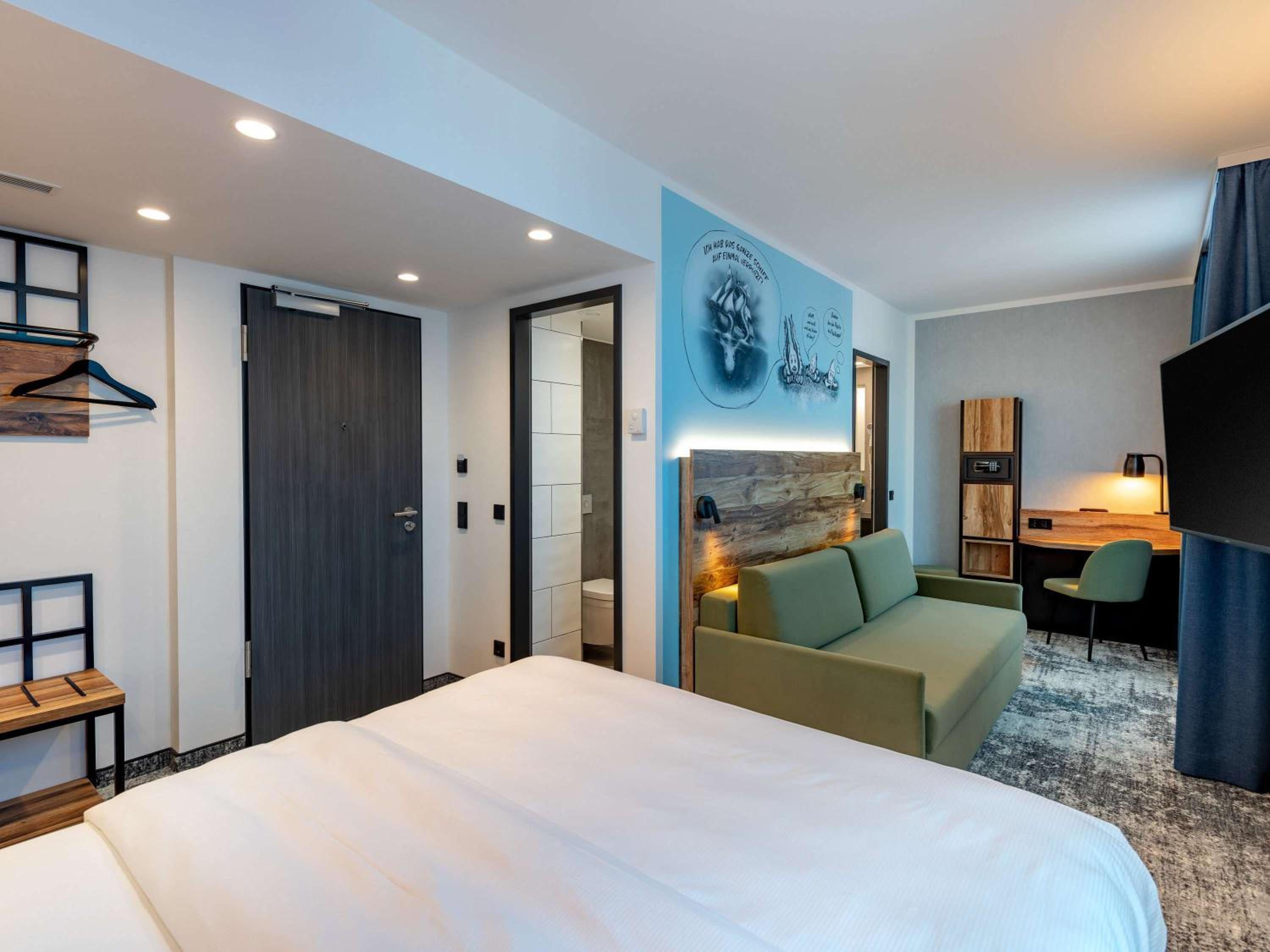 Modern Family Room with One Double Bed and One Sofa - Photo 5