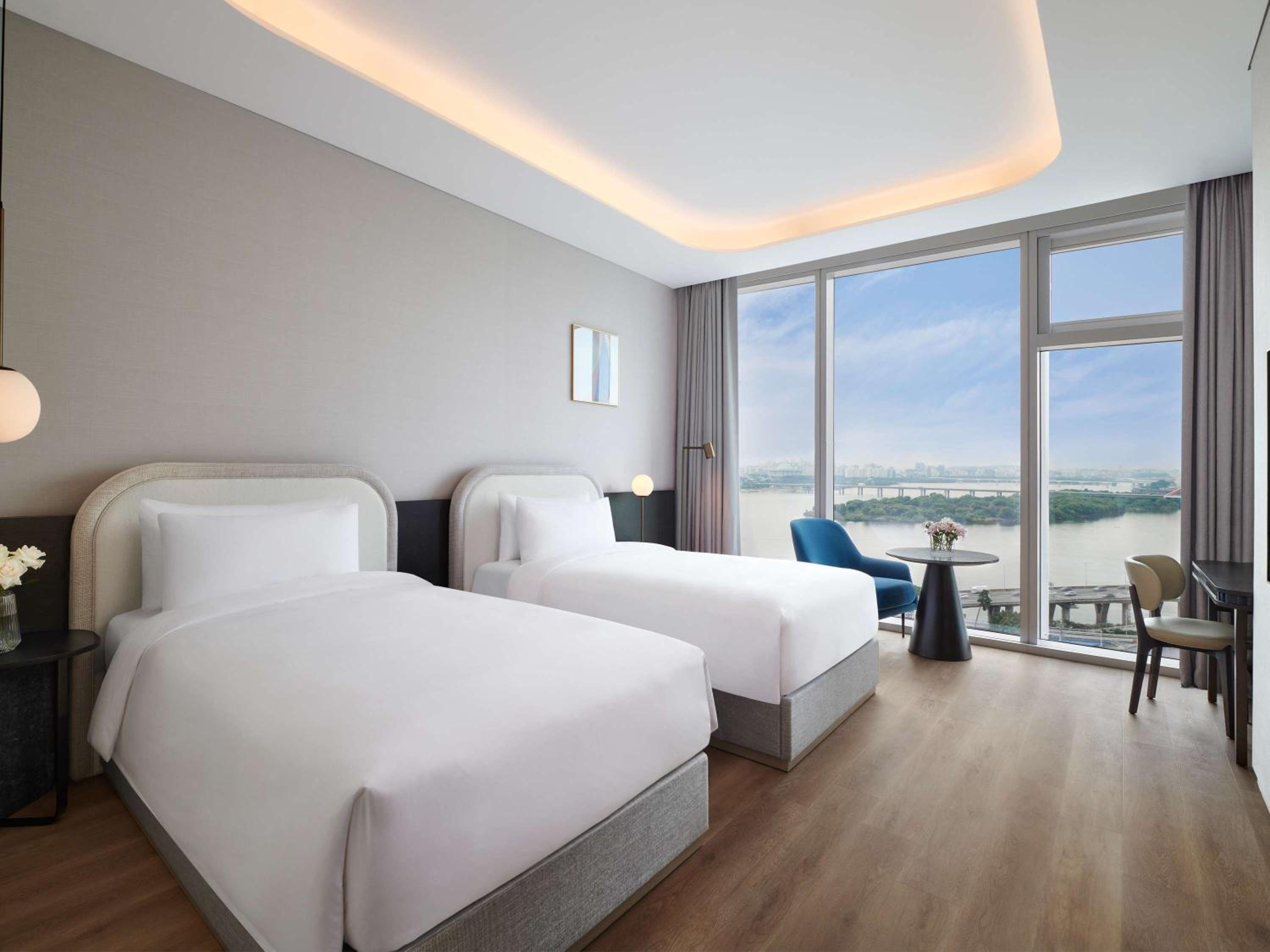 Deluxe River with 2 Single Beds, River View - Photo 1