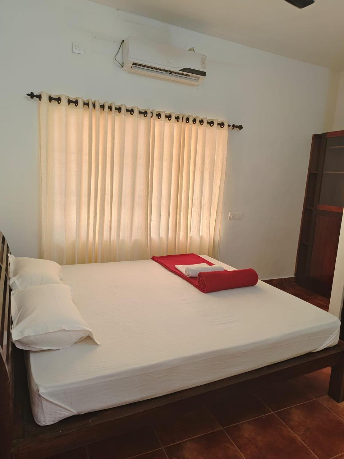 Standard King Room photo 3