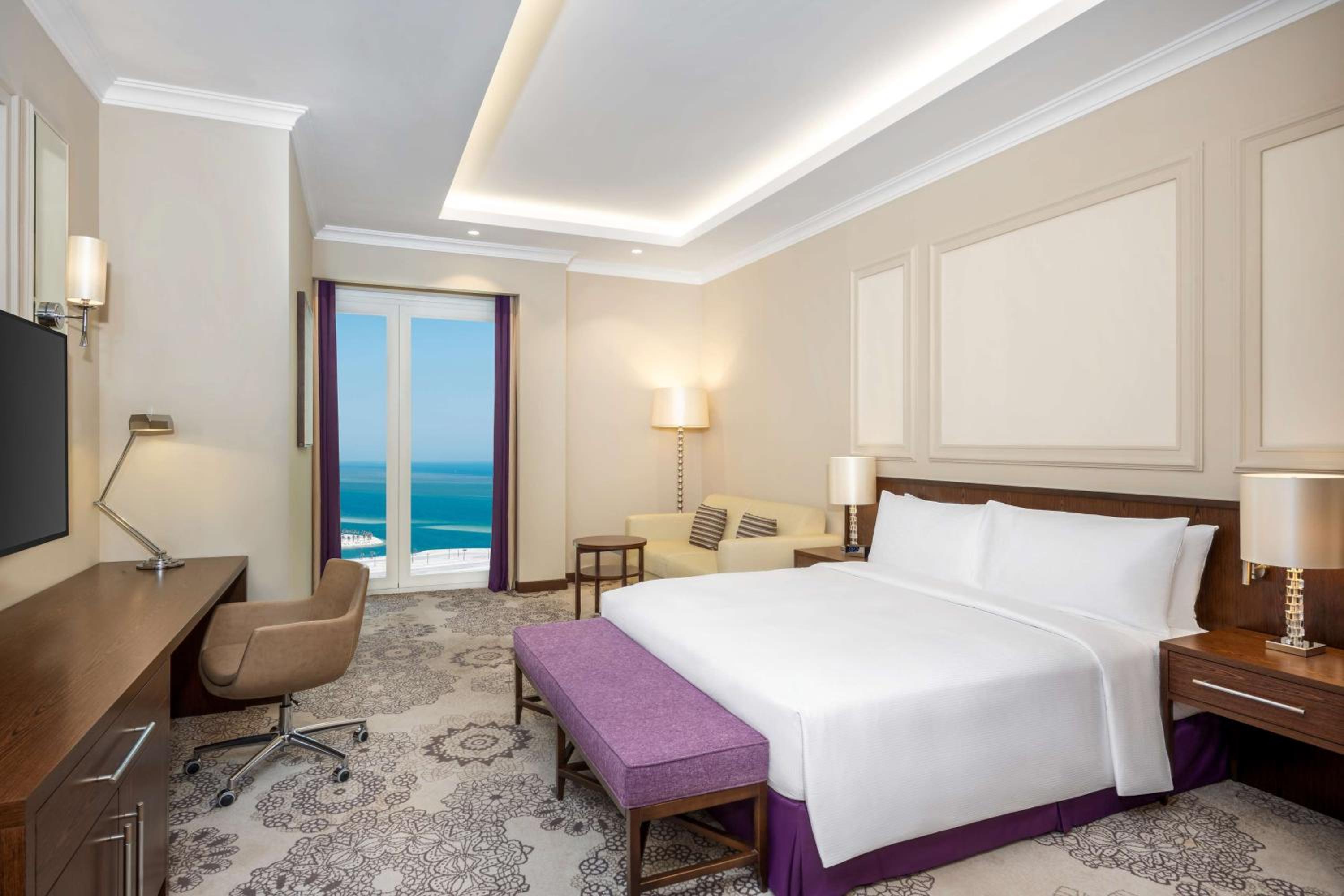 Deluxe King Room with Sea View - Photo 1