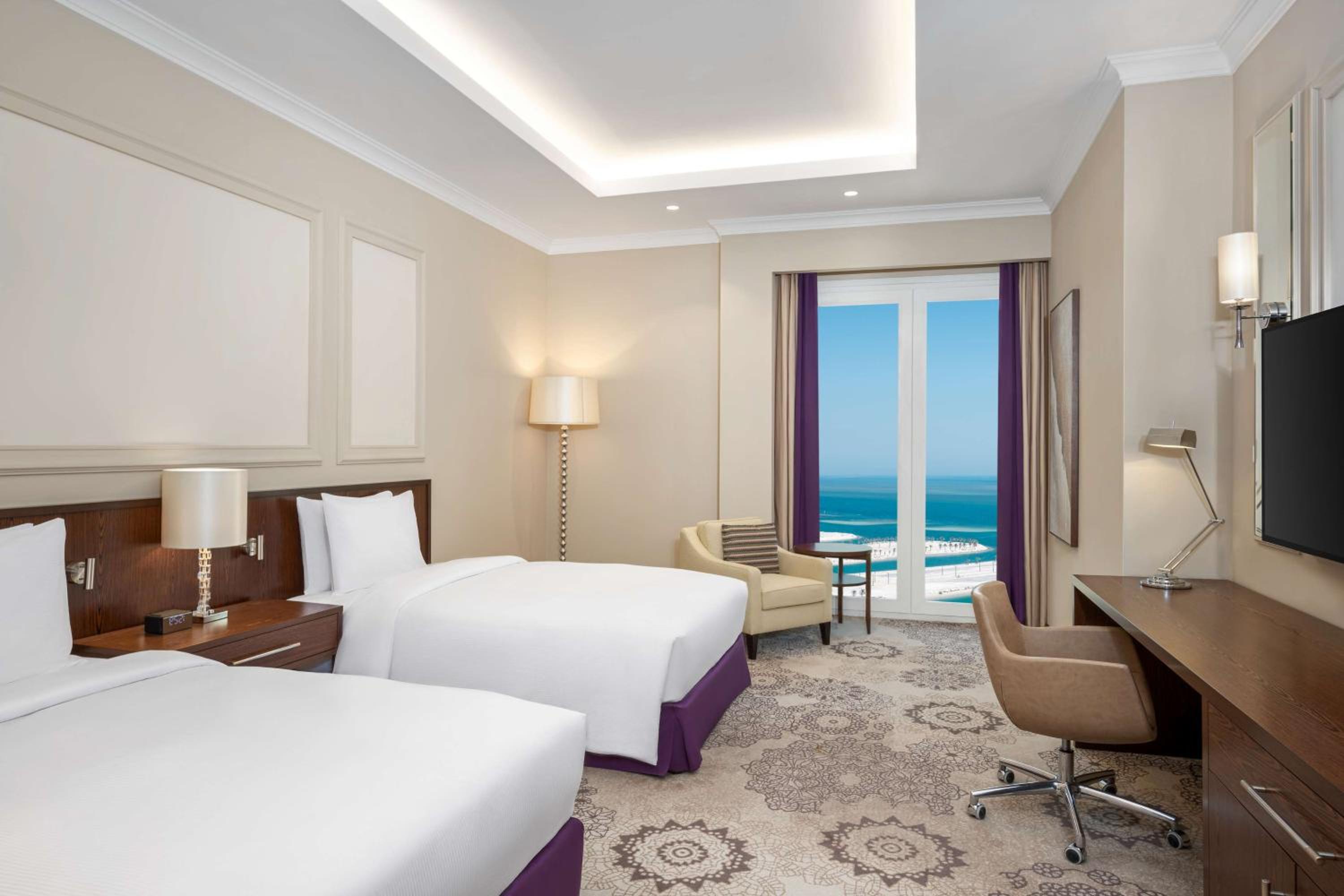 Executive Double Room with Two Double Beds and Sea View - Photo 2