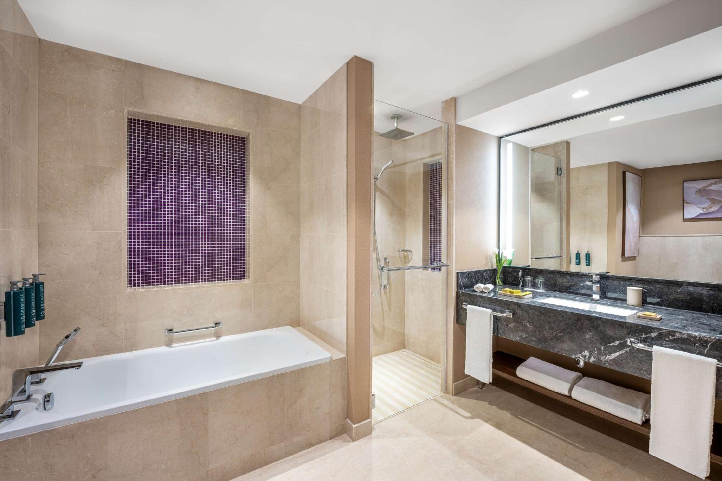 Deluxe Double Room with Two Double Beds - Photo 2