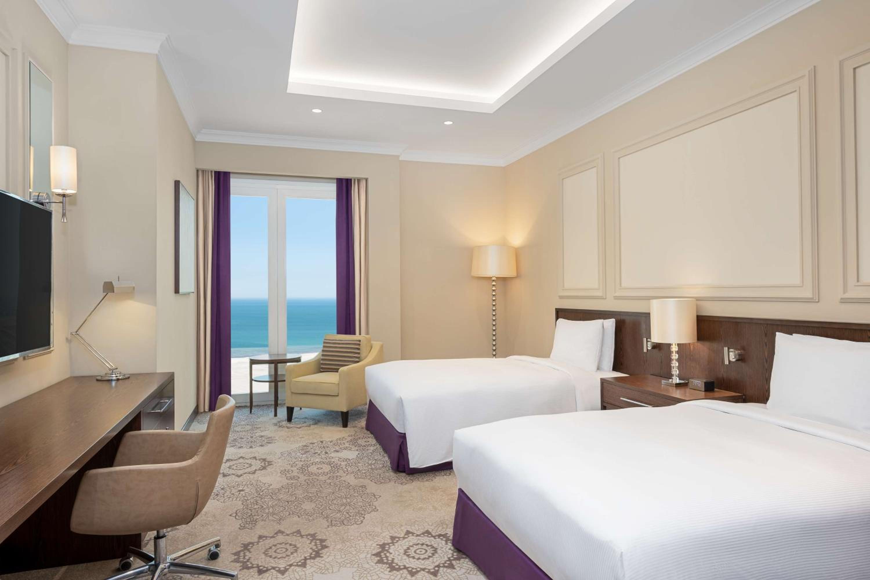 Executive Double Room with Two Double Beds and Sea View - Photo 1