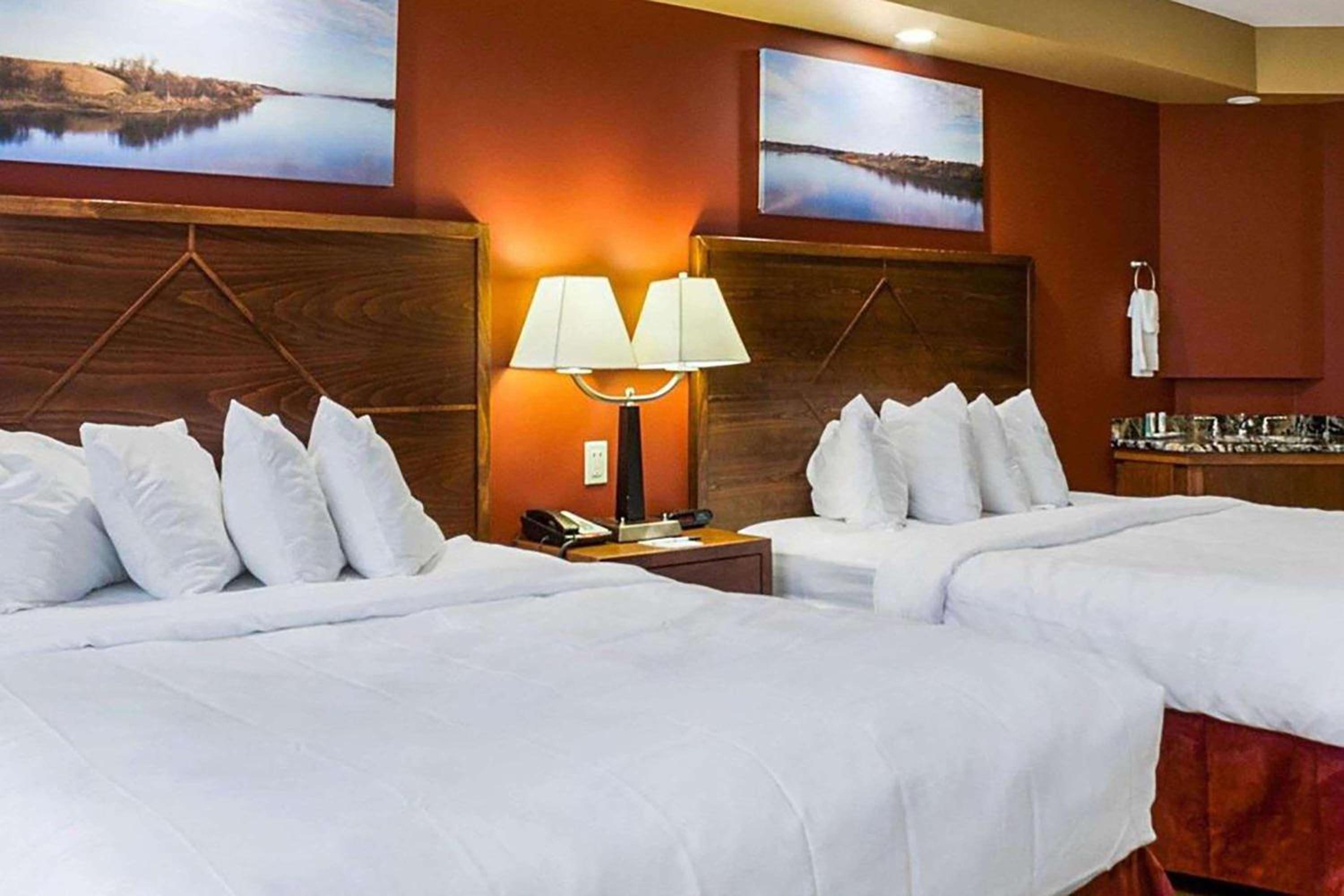 Suite with Two Queen Beds - Non-Smoking - Photo 2
