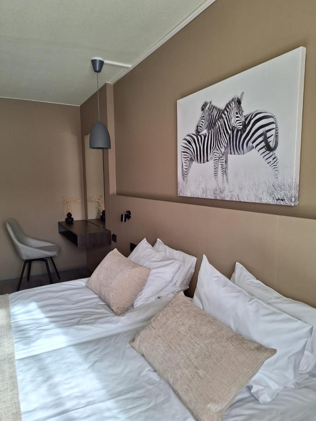 Deluxe Suite - Photo 7