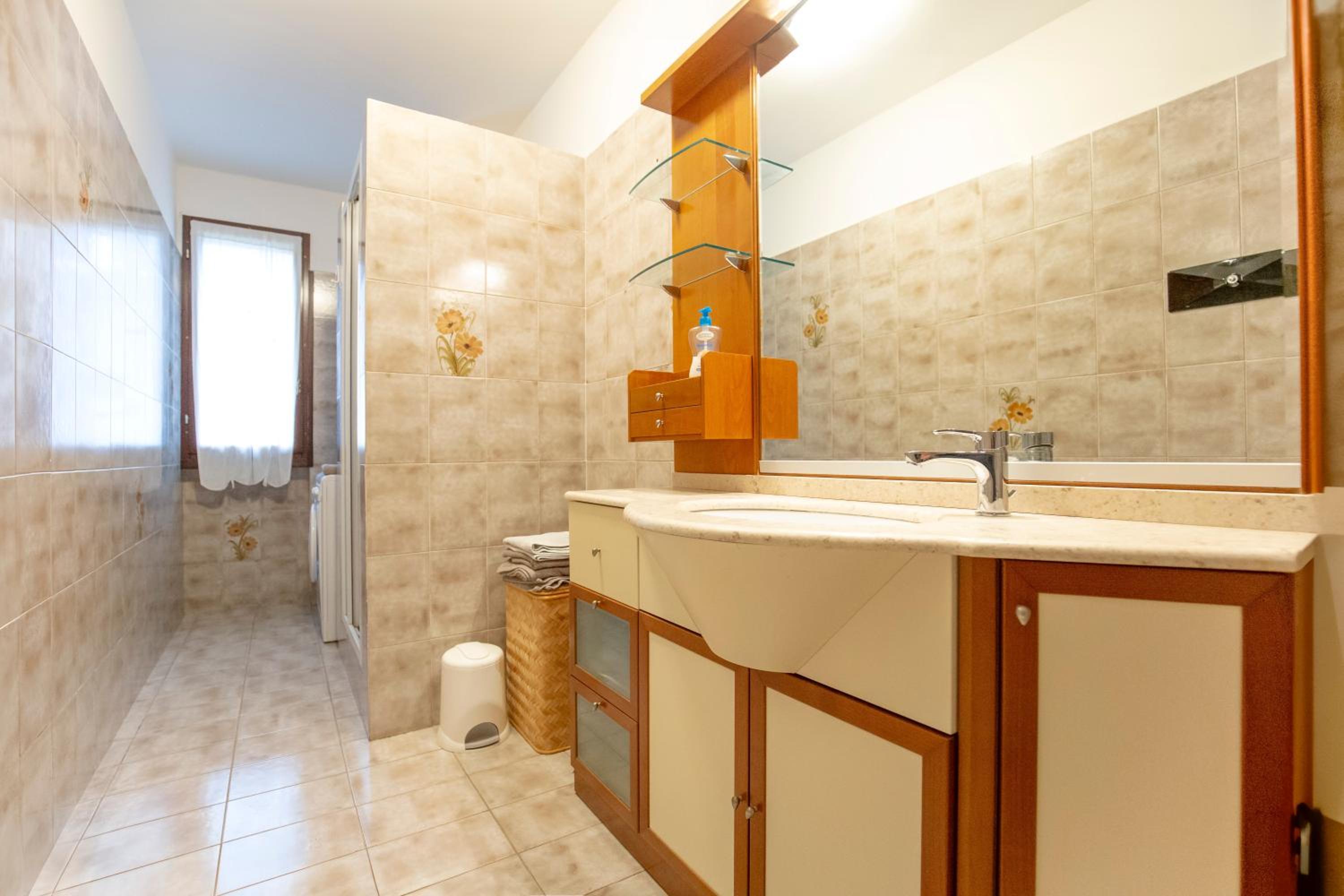 One-Bedroom House - Photo 13