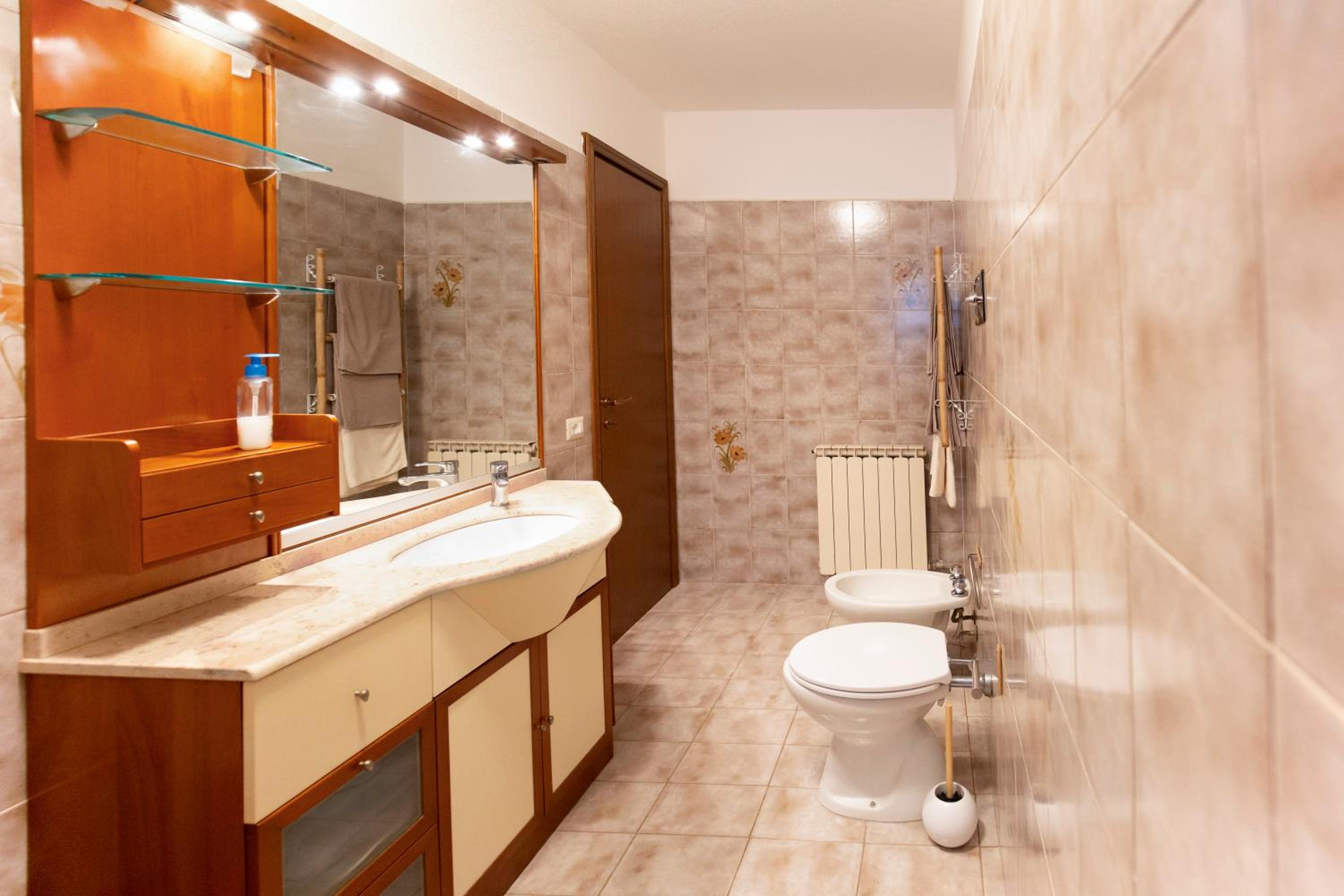 One-Bedroom House - Photo 12