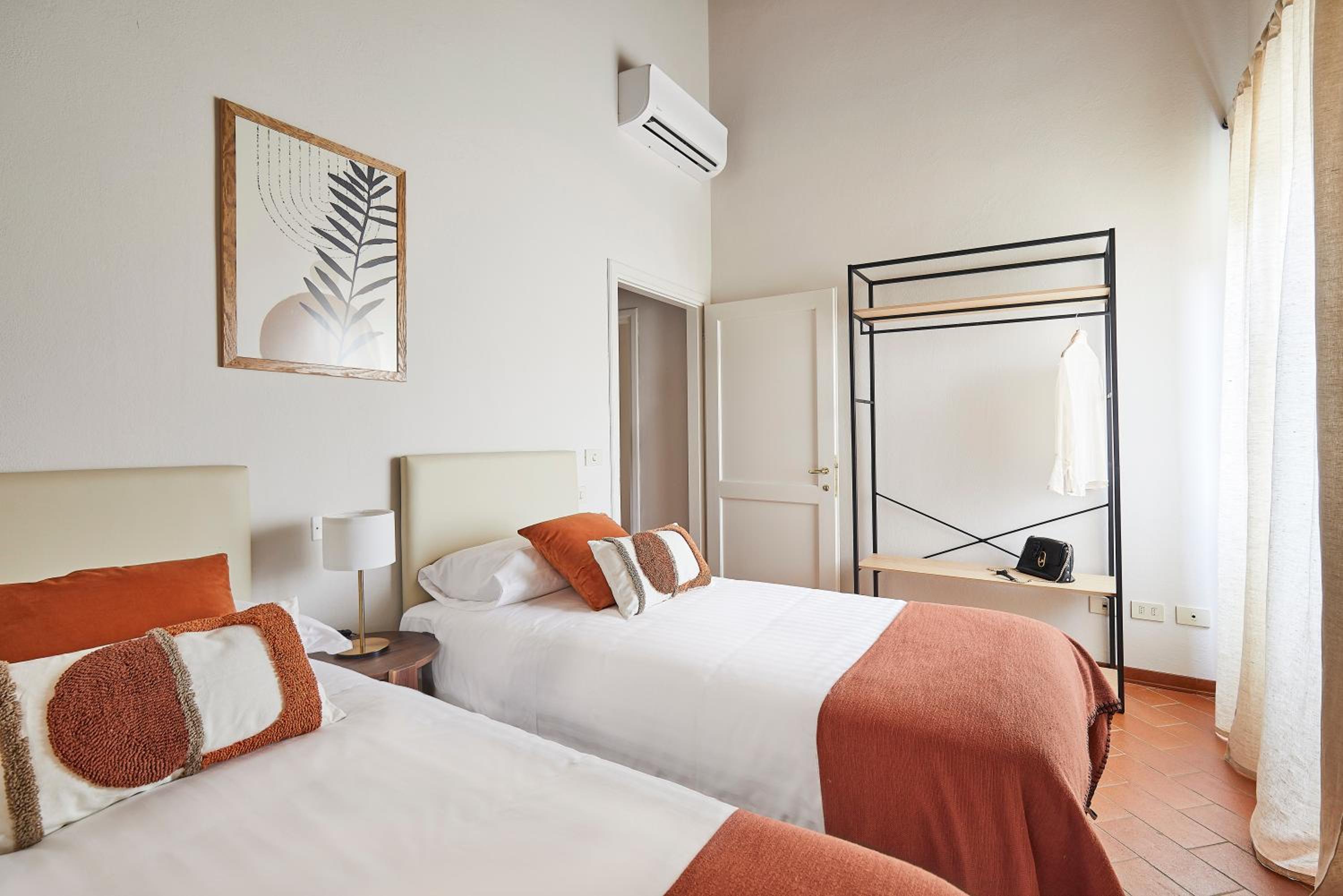 Twin Room with Private External Bathroom photo 1