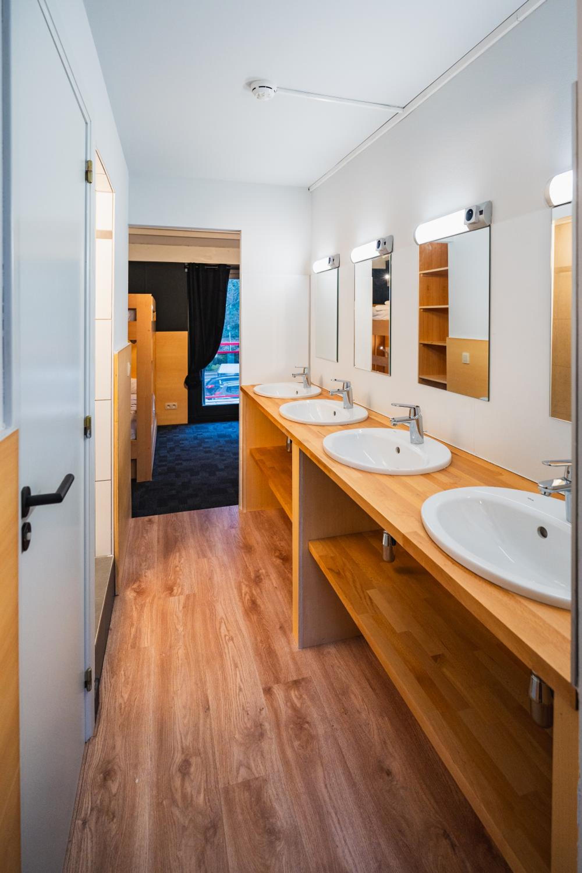 Mixed Dormitory Room photo 3