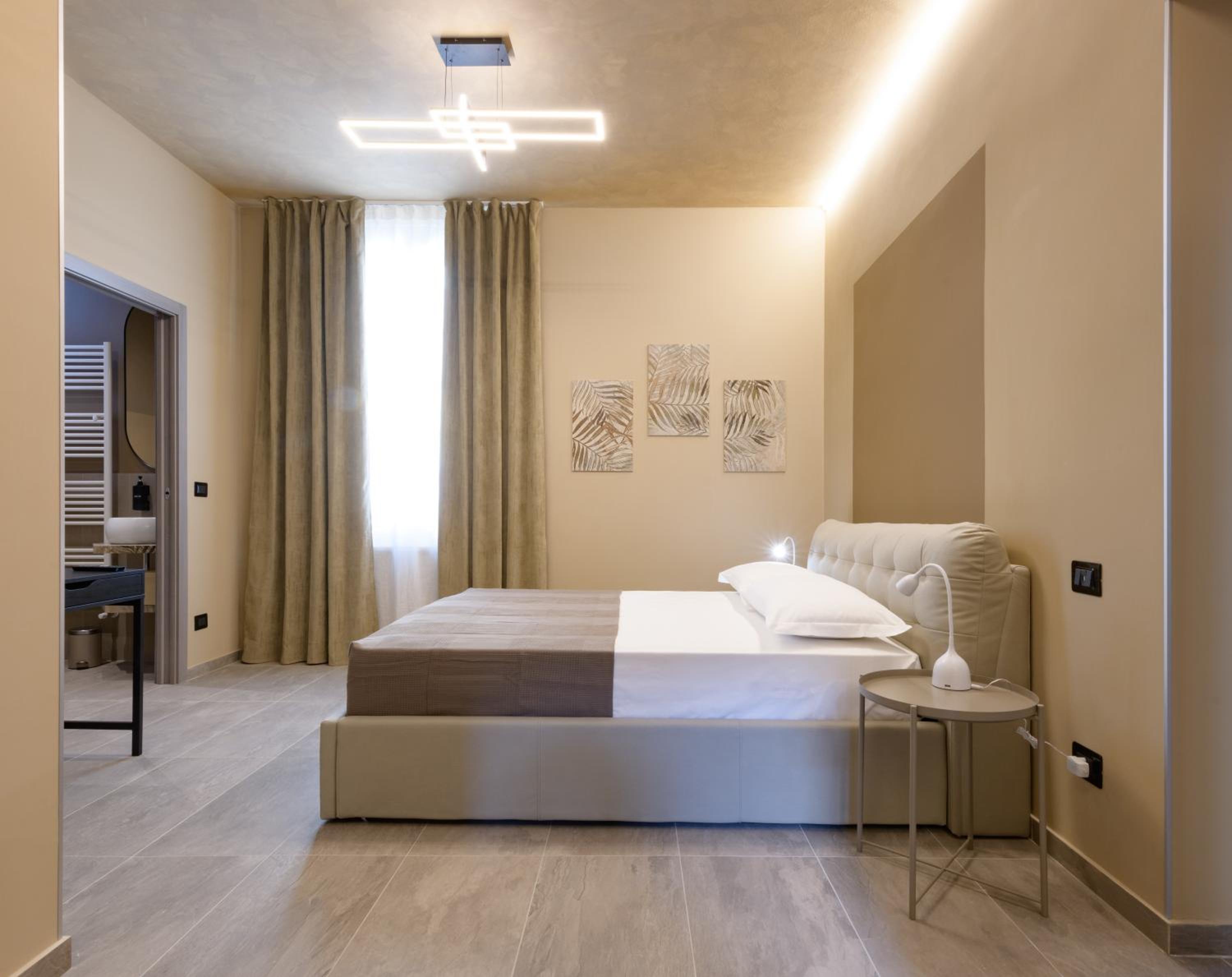 Large Double Room photo 1