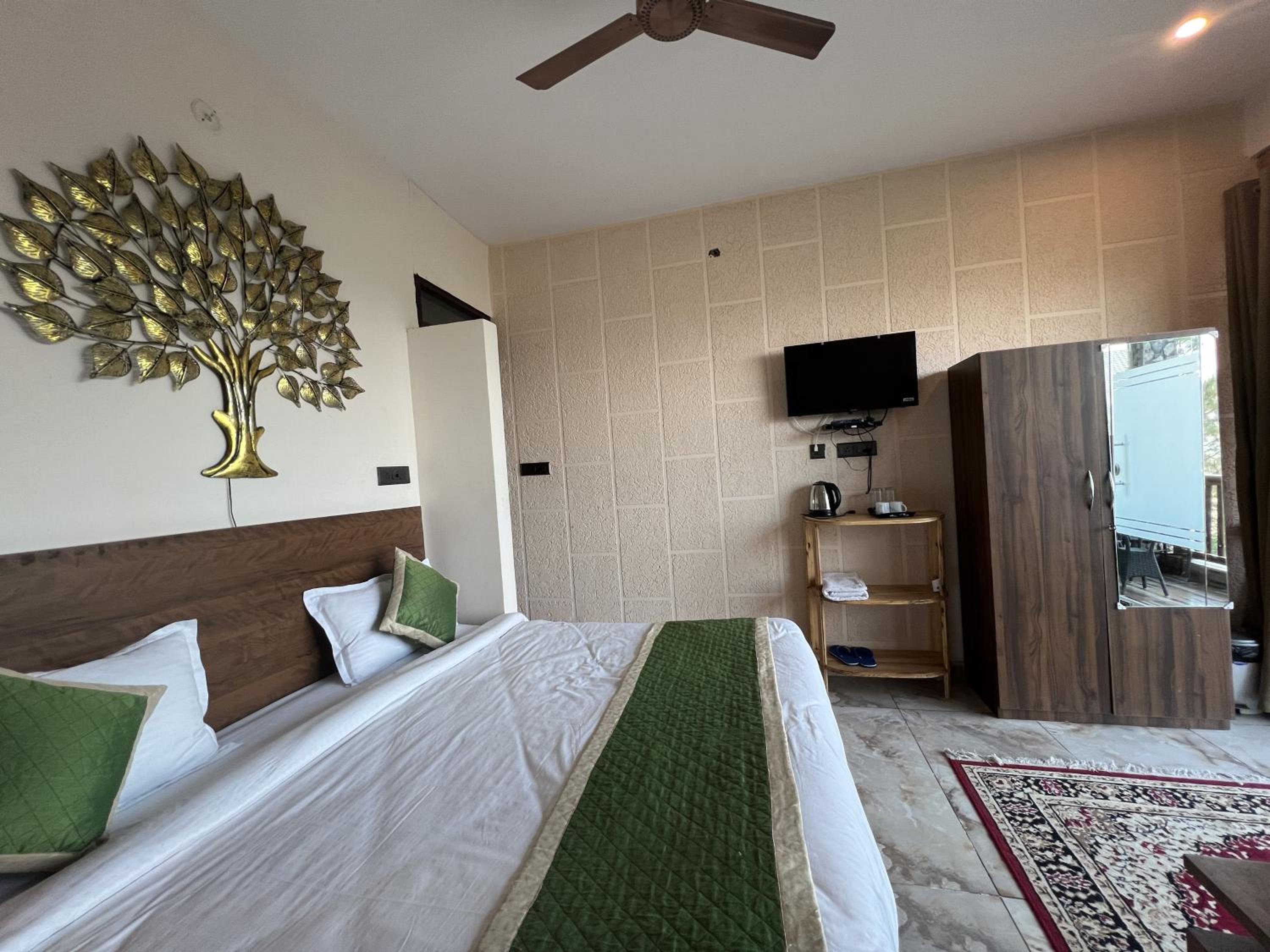 Deluxe Double Room With Balcony photo 2