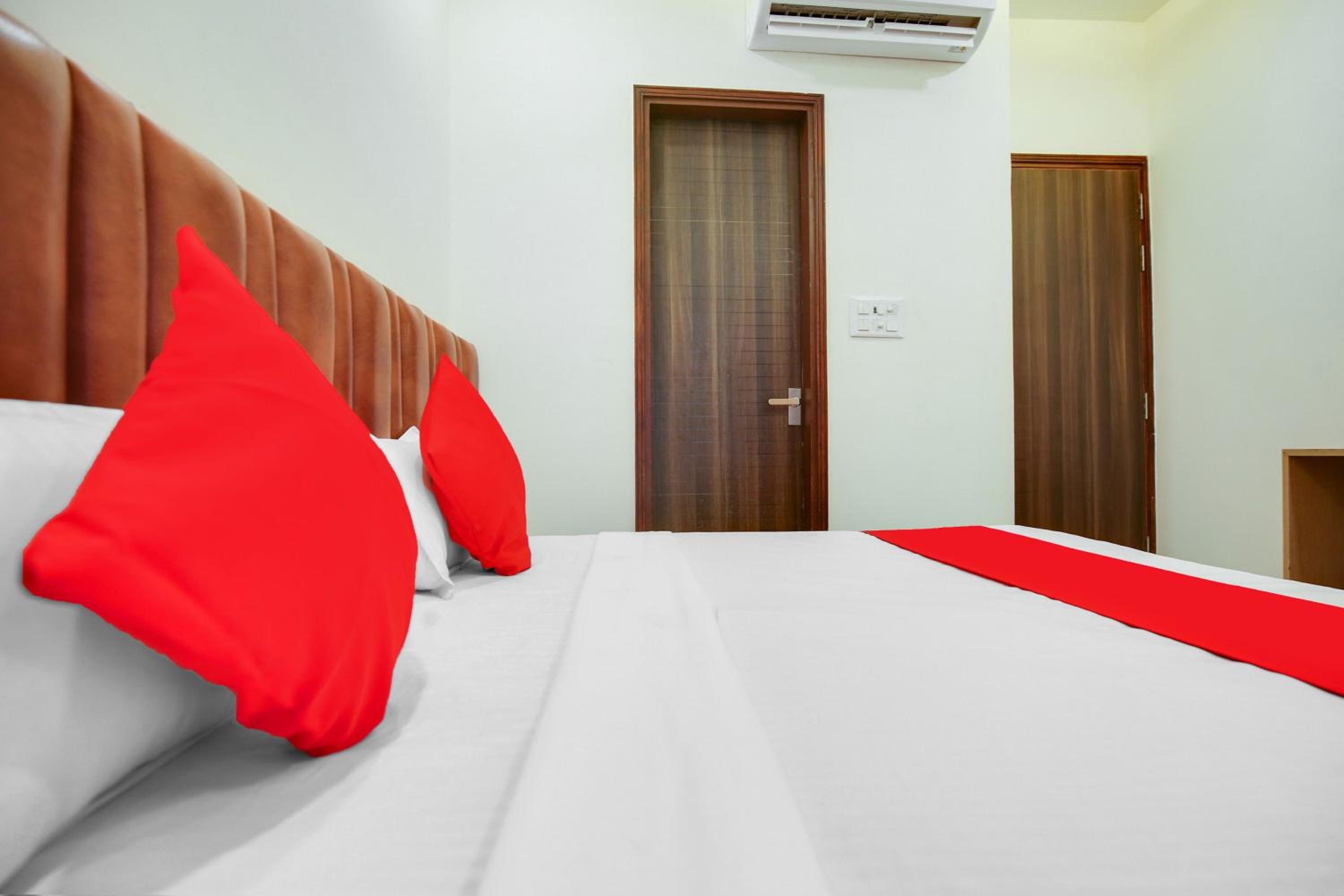Standard Double Room - Photo 12