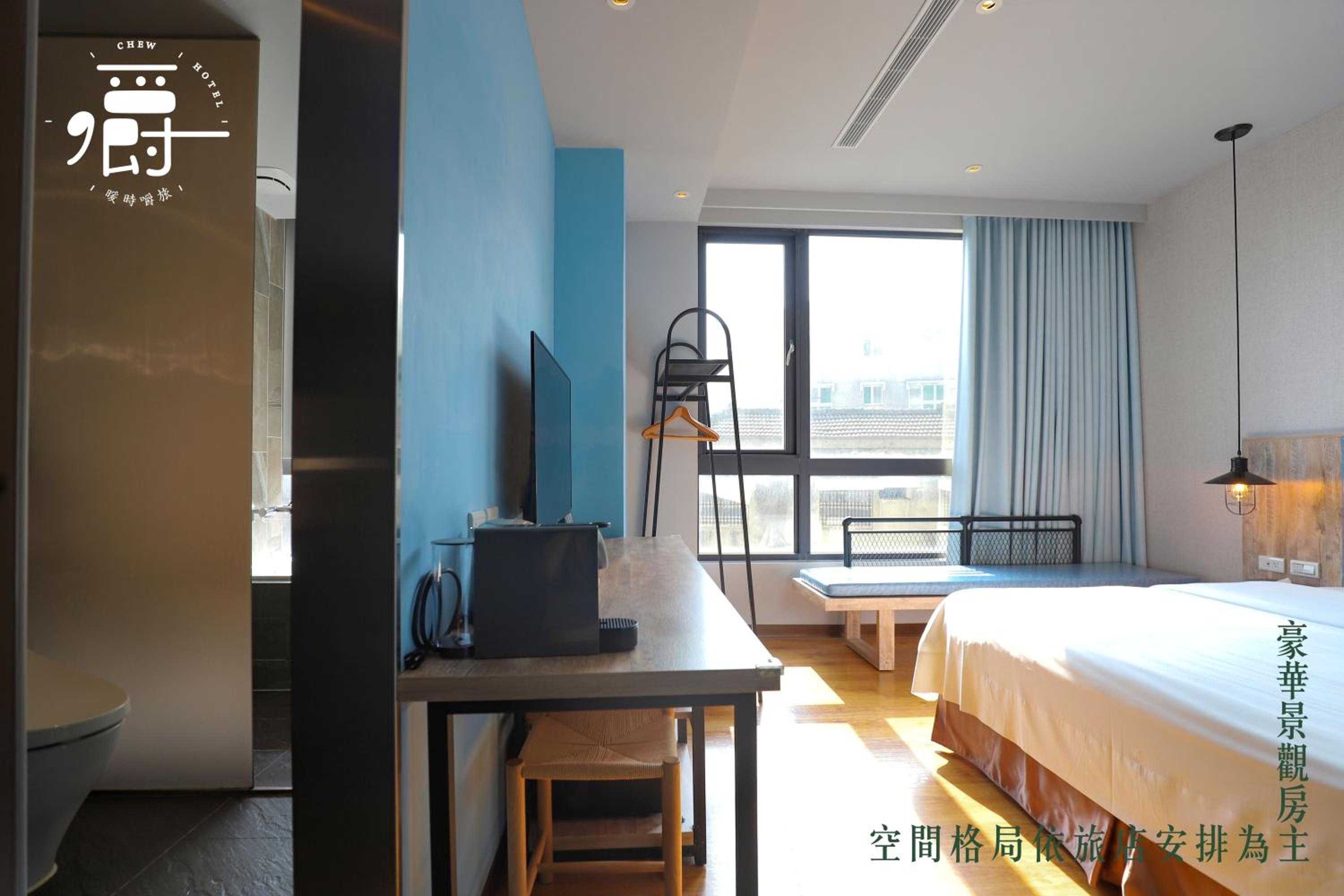 Deluxe Double Room with Bathtub and City View