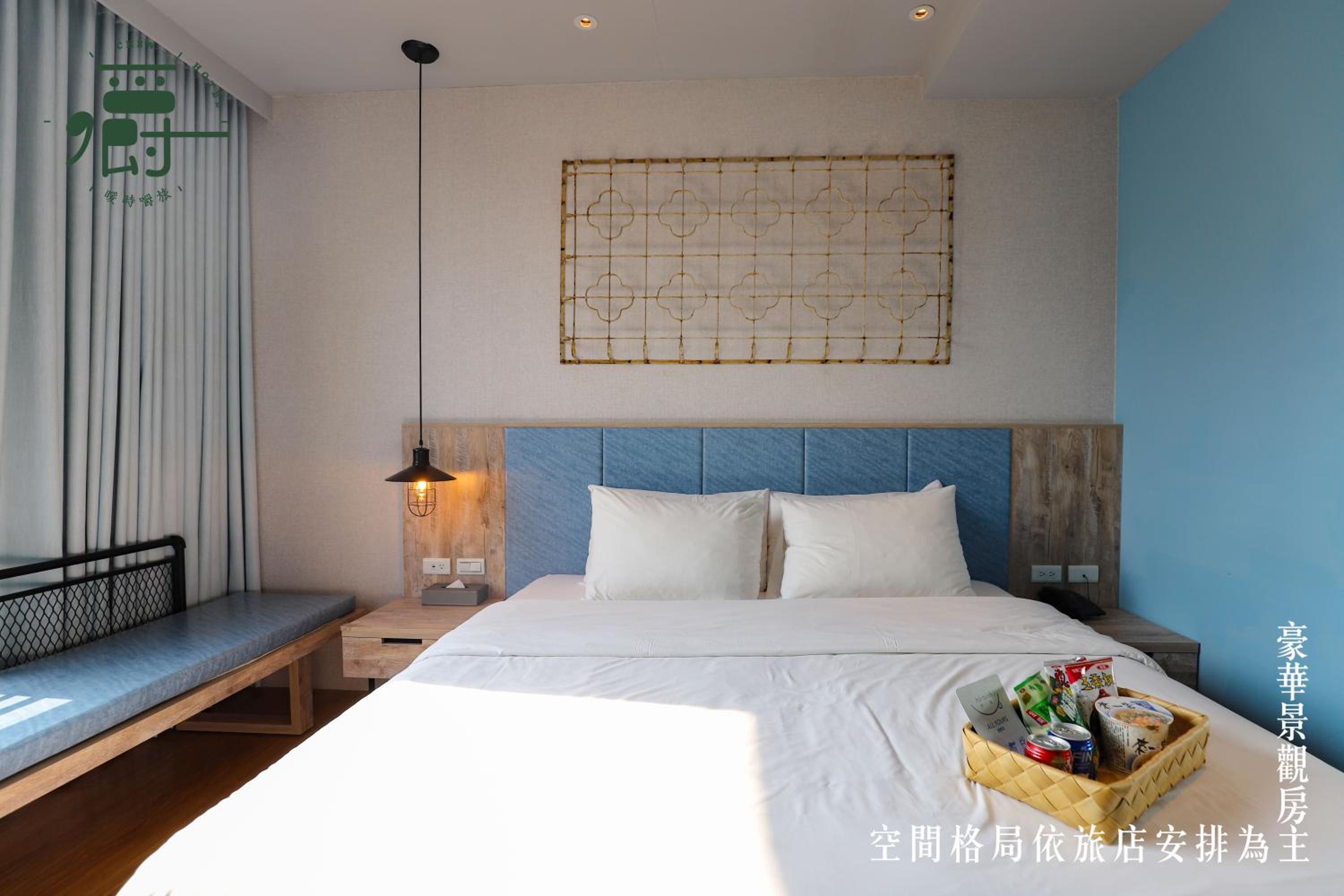 Deluxe Double Room with Bathtub and City View