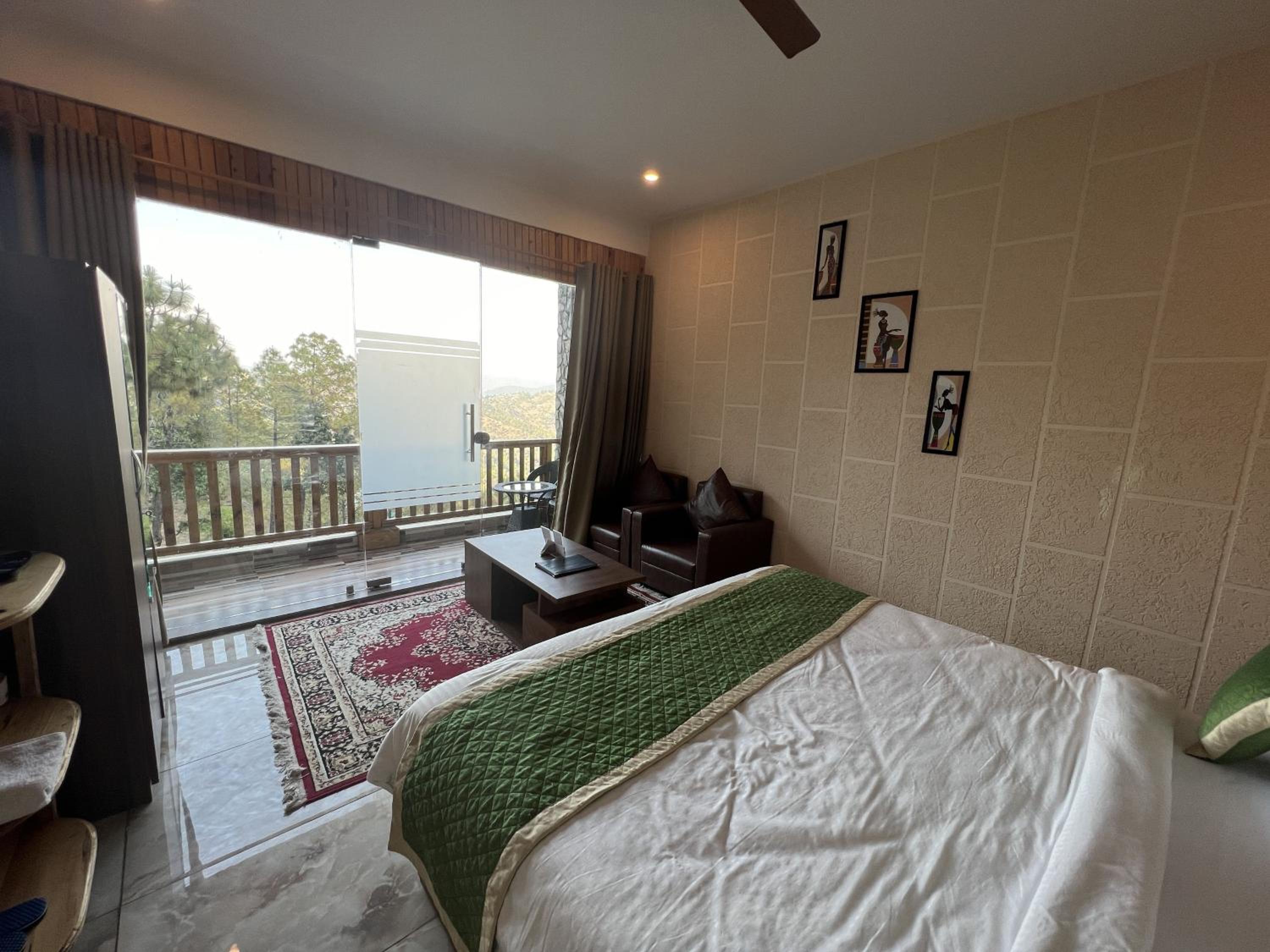 Deluxe Double Room With Balcony photo 1