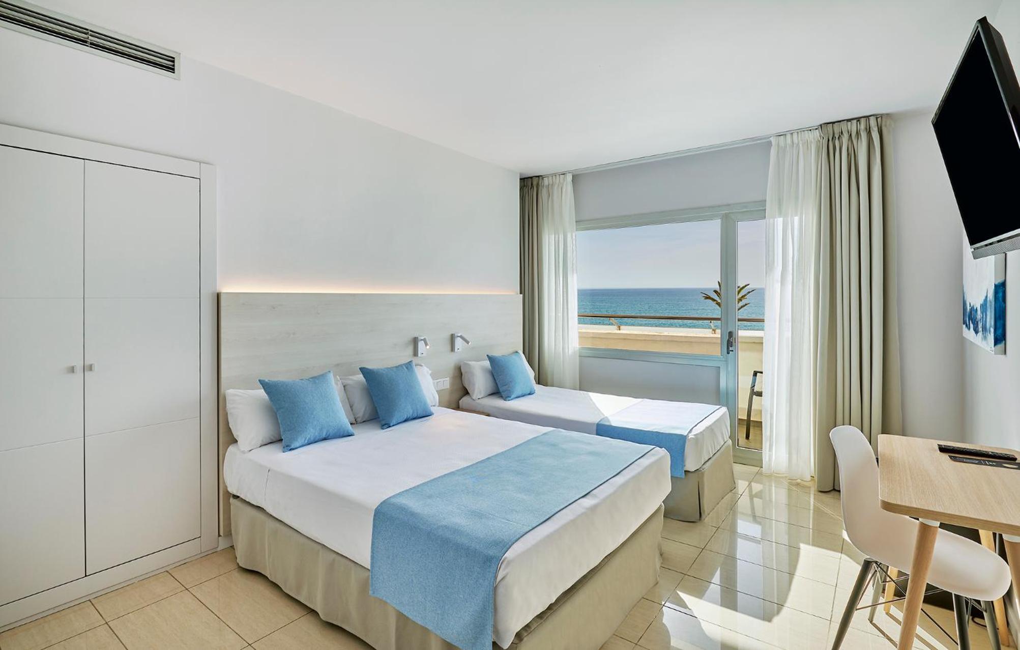 Habitación Doble con Vista al Mar y Balcón