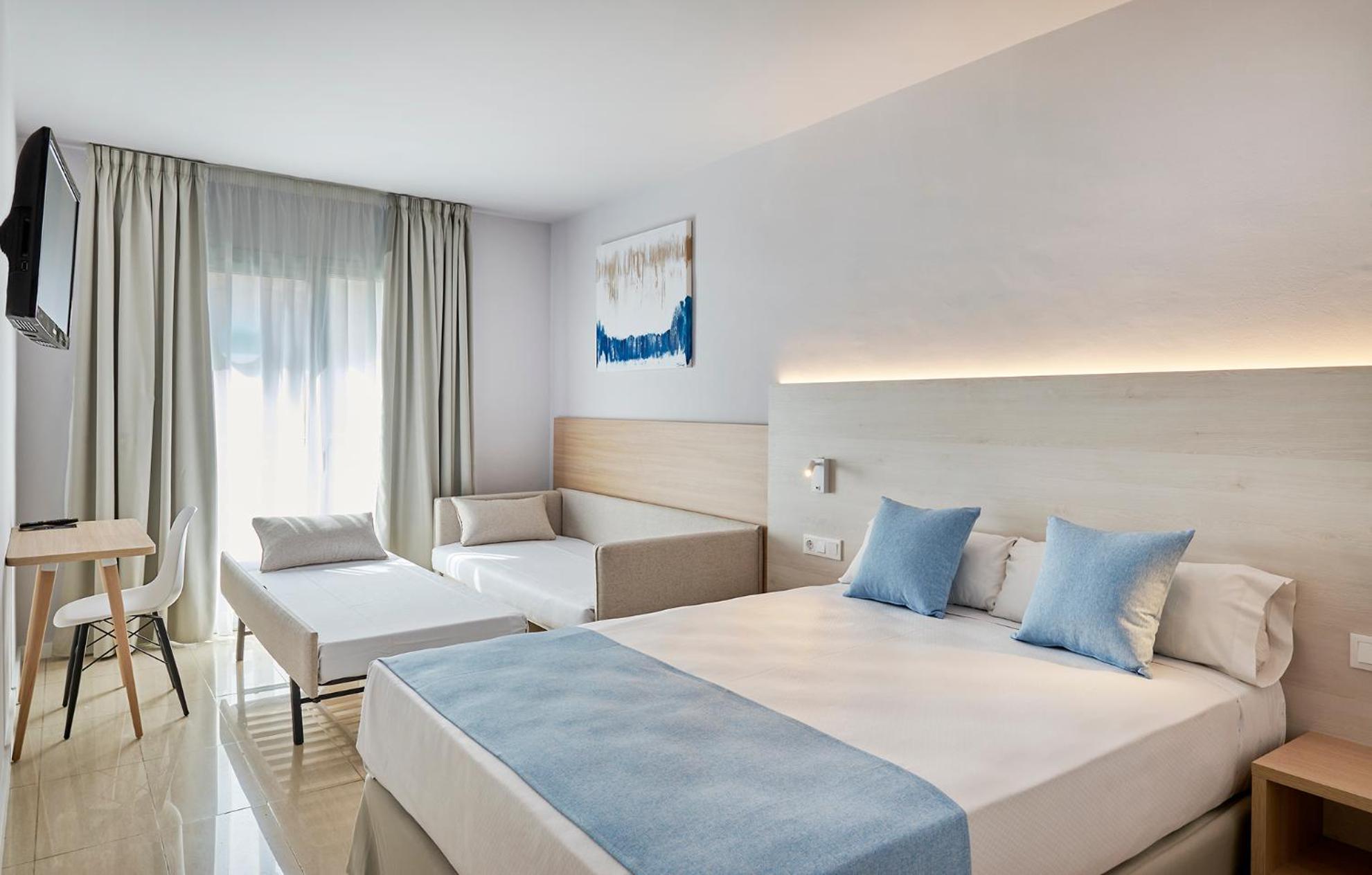 Habitación Cuádruple con Balcón