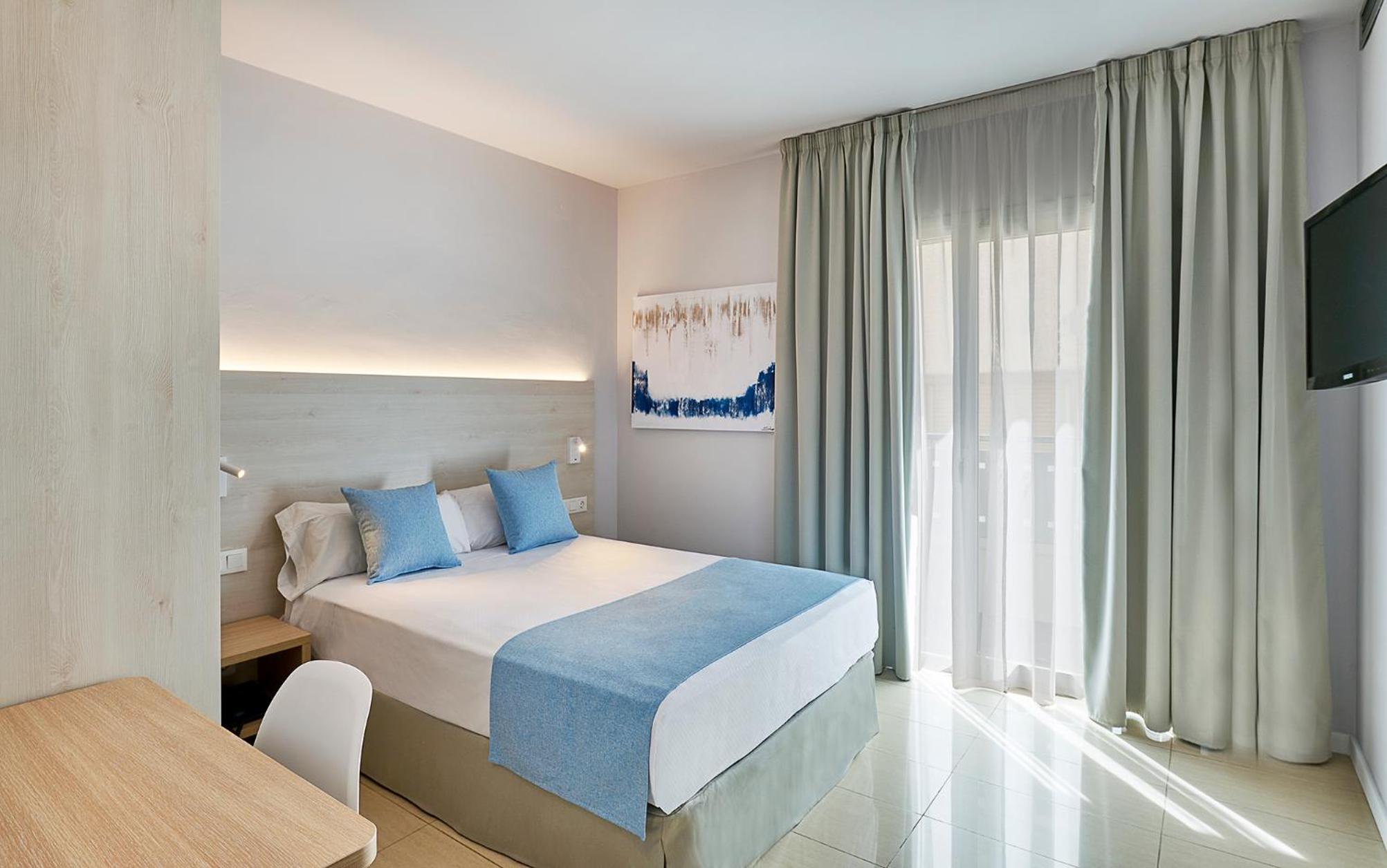  Double Room with Balcony and Extra Bed photo 3