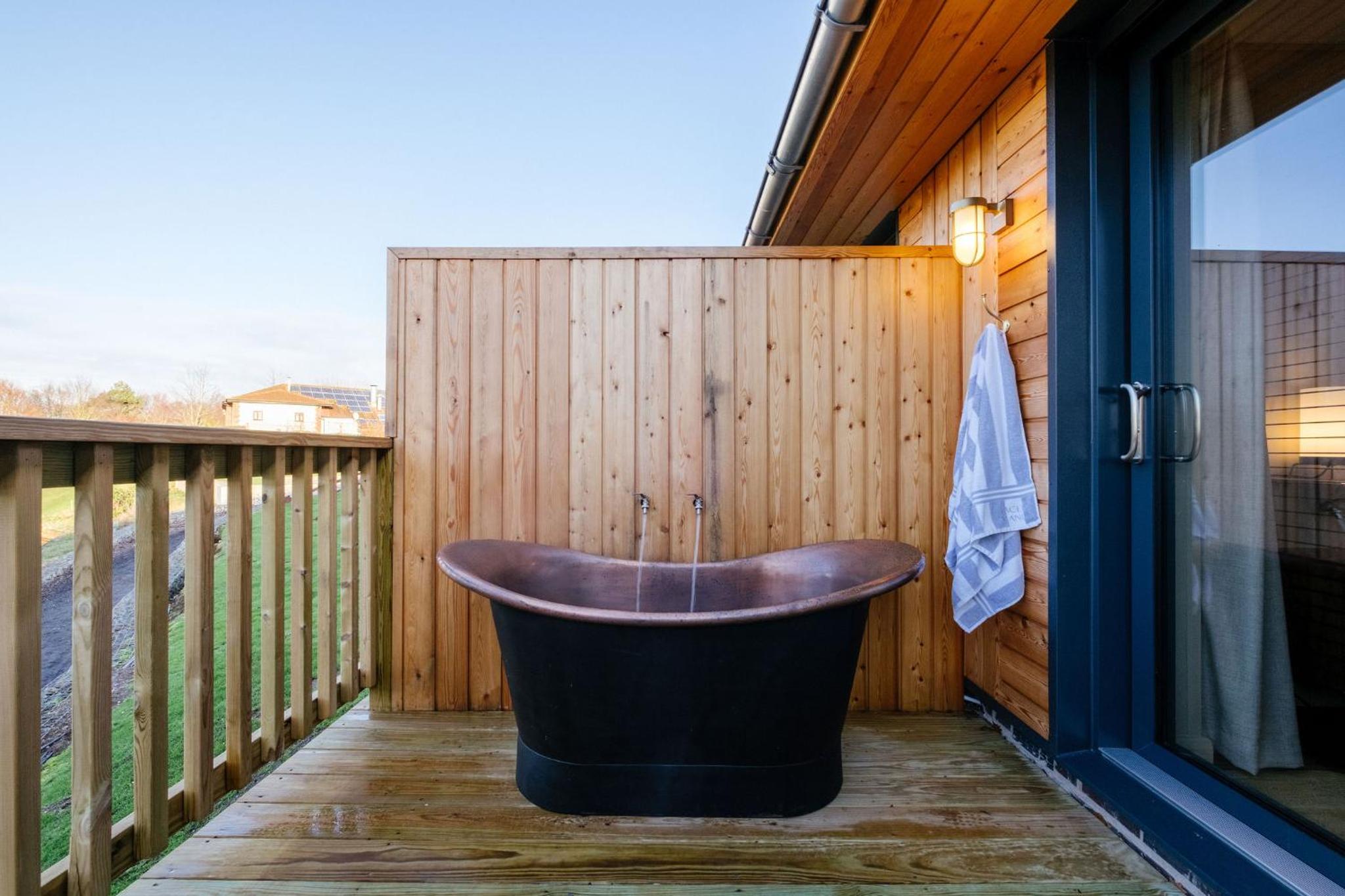 Deluxe Suite with Spa Bath - Photo 3