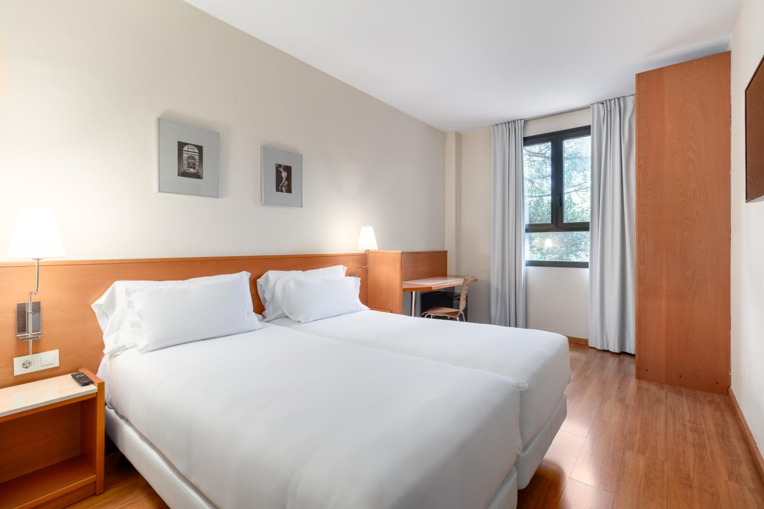 Standard Double or Twin Room - Photo 1