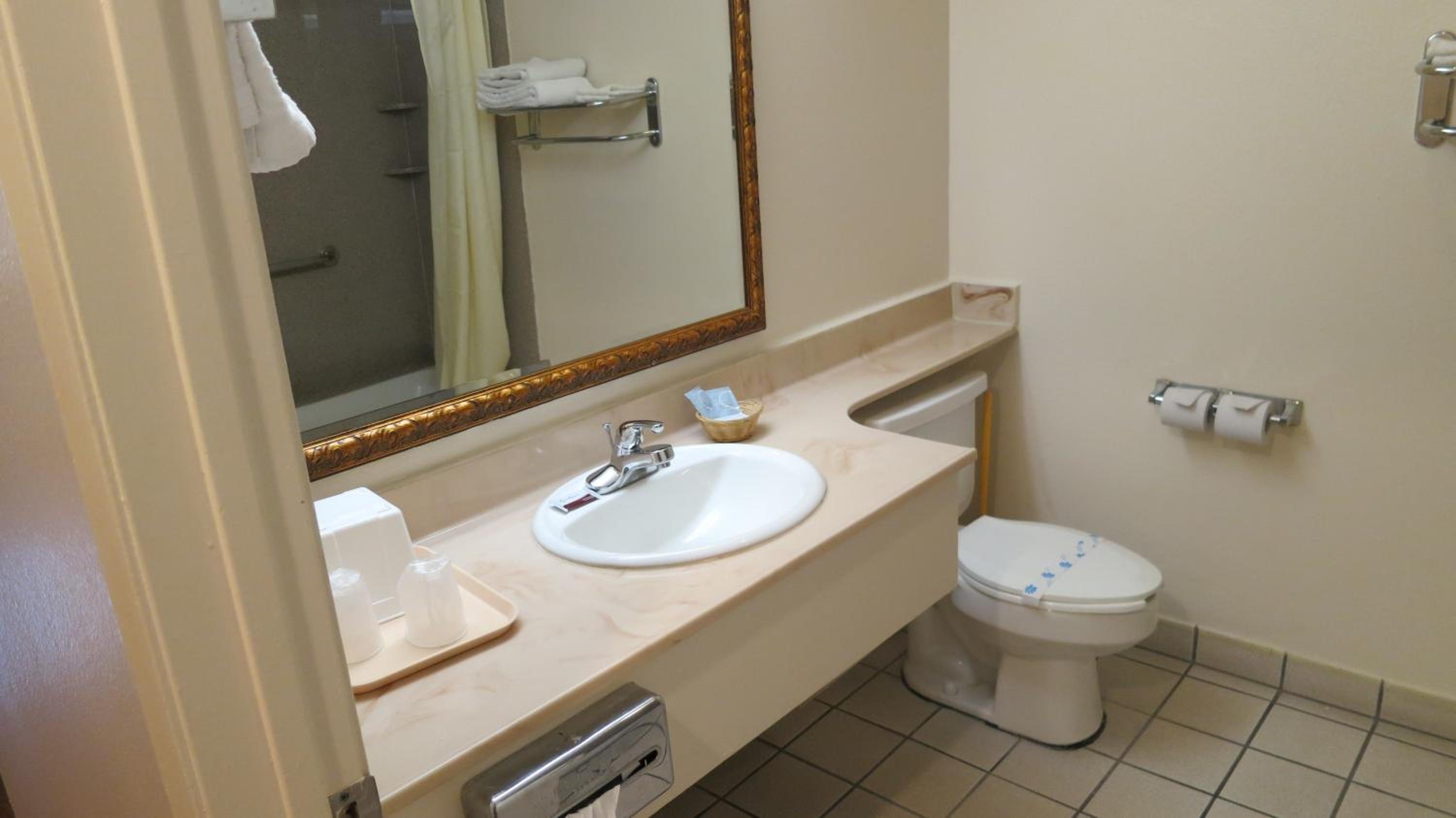 King Room - Non-Smoking - Photo 3