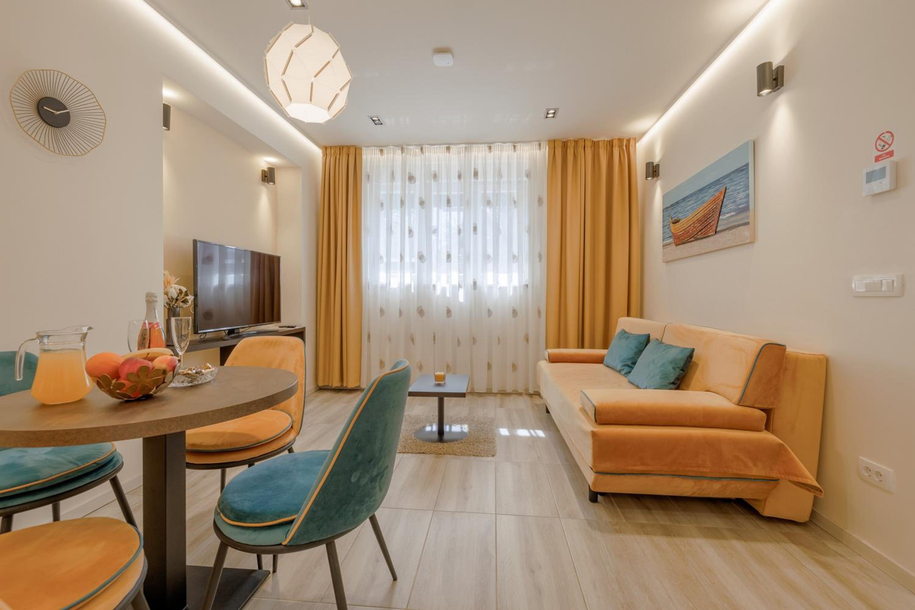 Deluxe Apartment