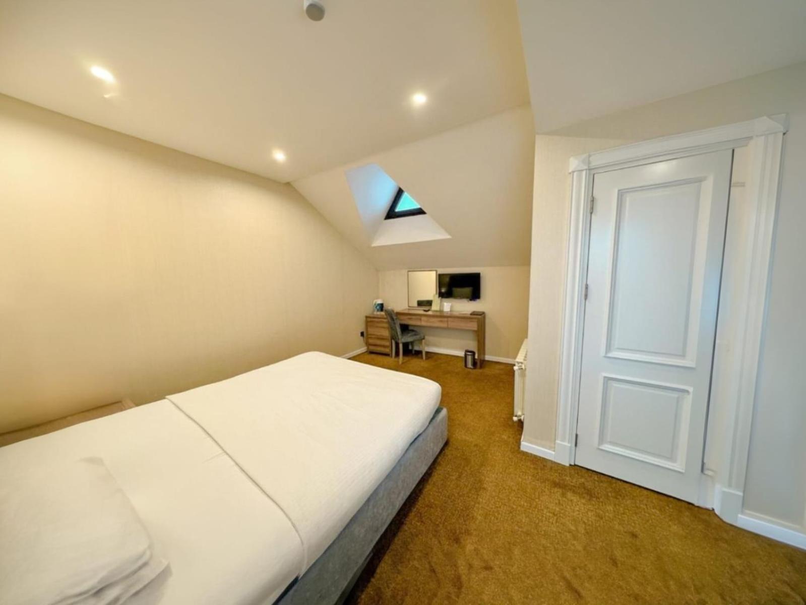 Budget Double or Twin Room - Photo 4