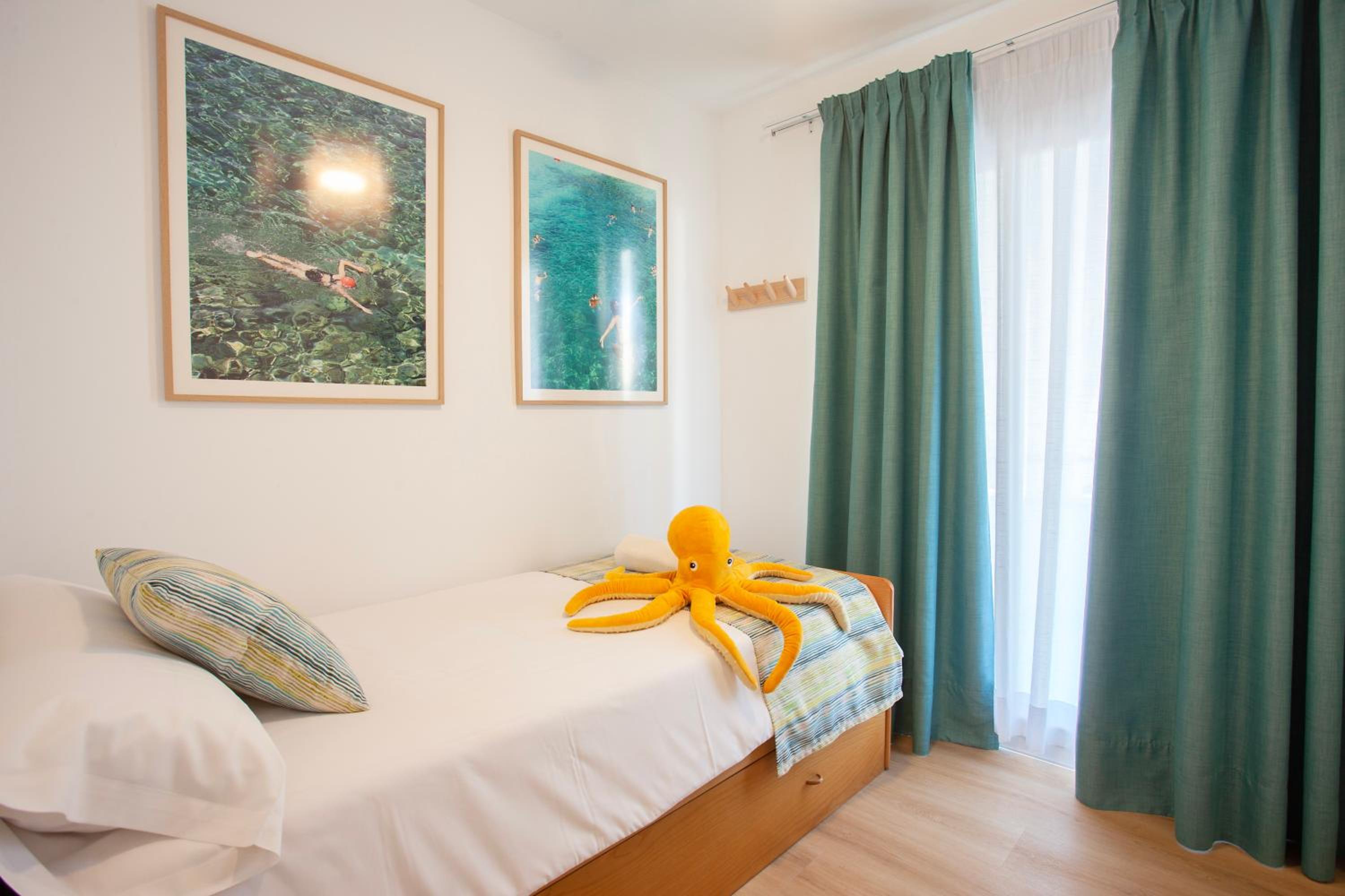 Three-Bedroom Apartment with Sea View (VT/29)