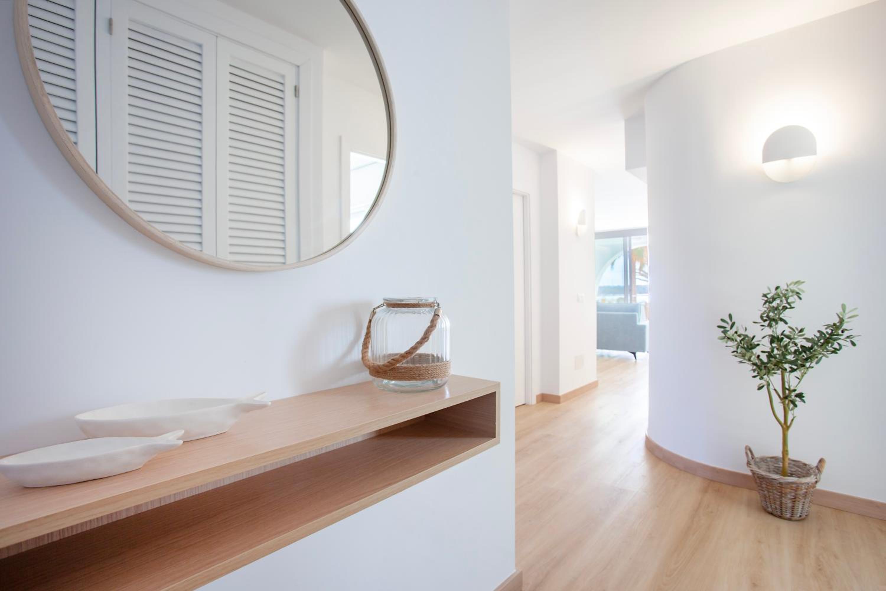 Three-Bedroom Apartment with Sea View (VT/27)