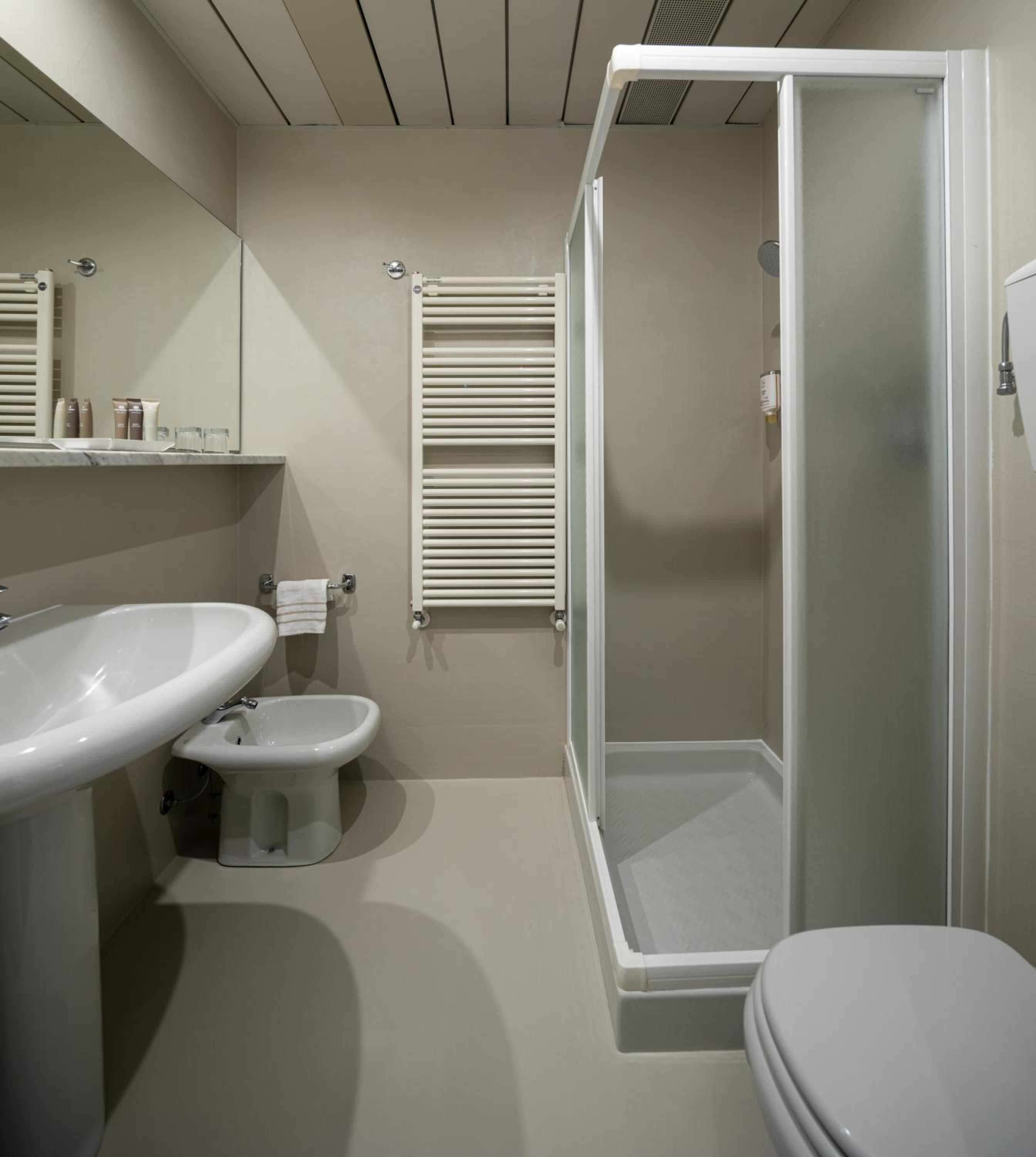 Comfort Twin/Double Room with Lake View photo 2