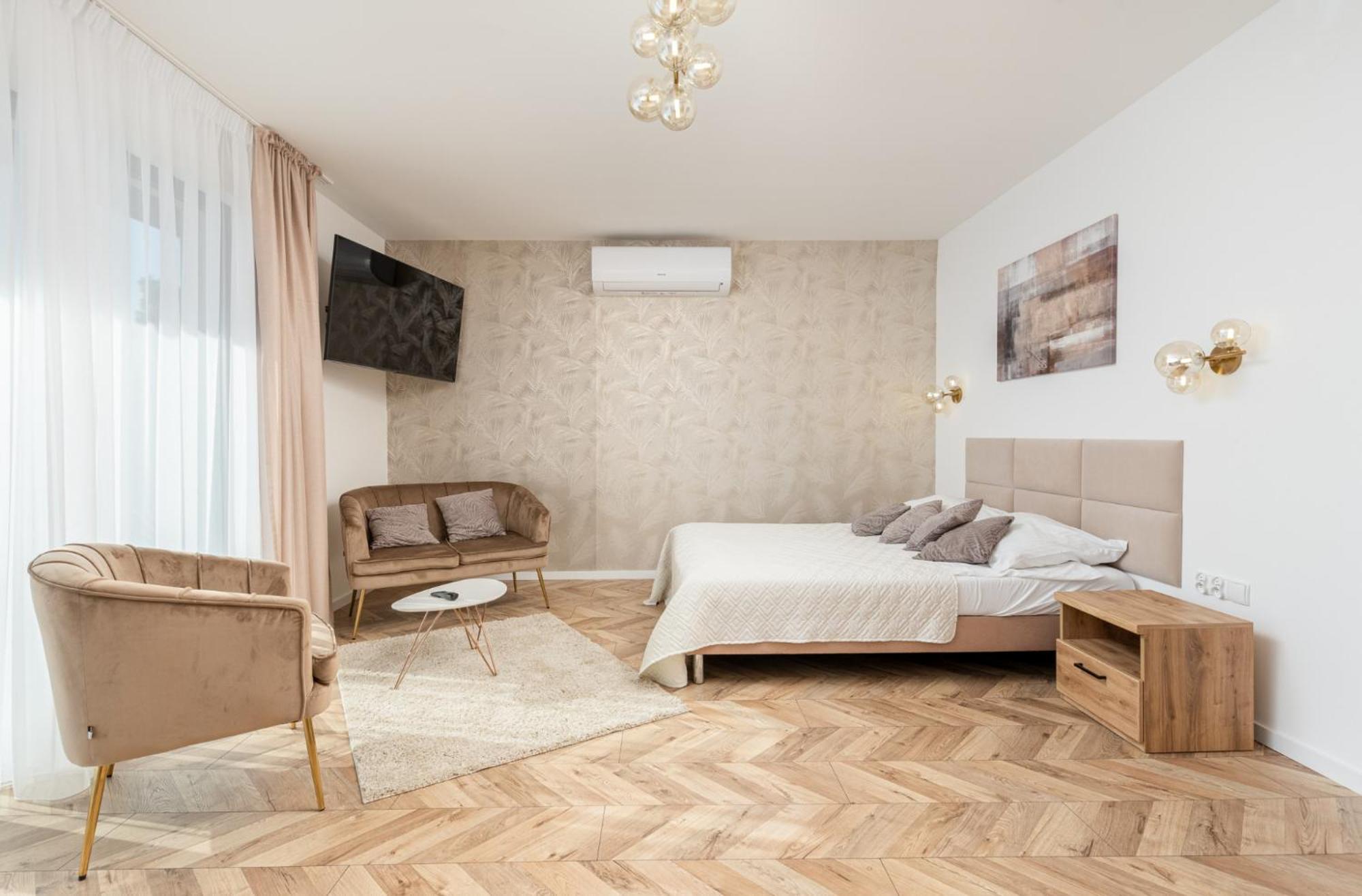 Apartment with Lake View - Photo 1