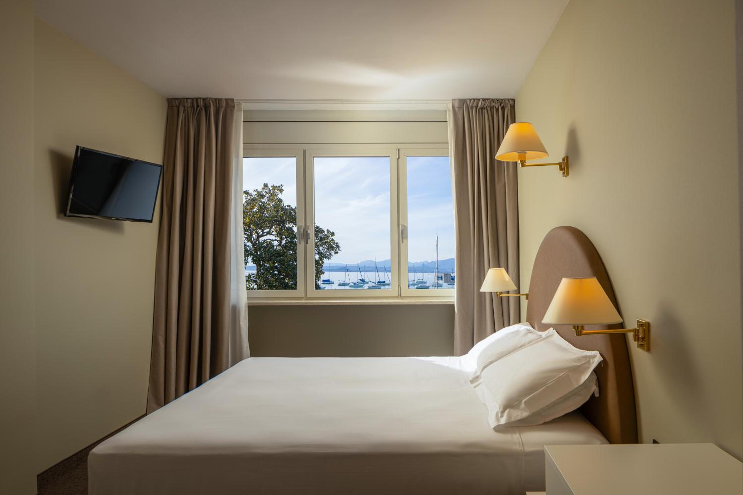 Comfort Twin/Double Room with Lake View photo 1