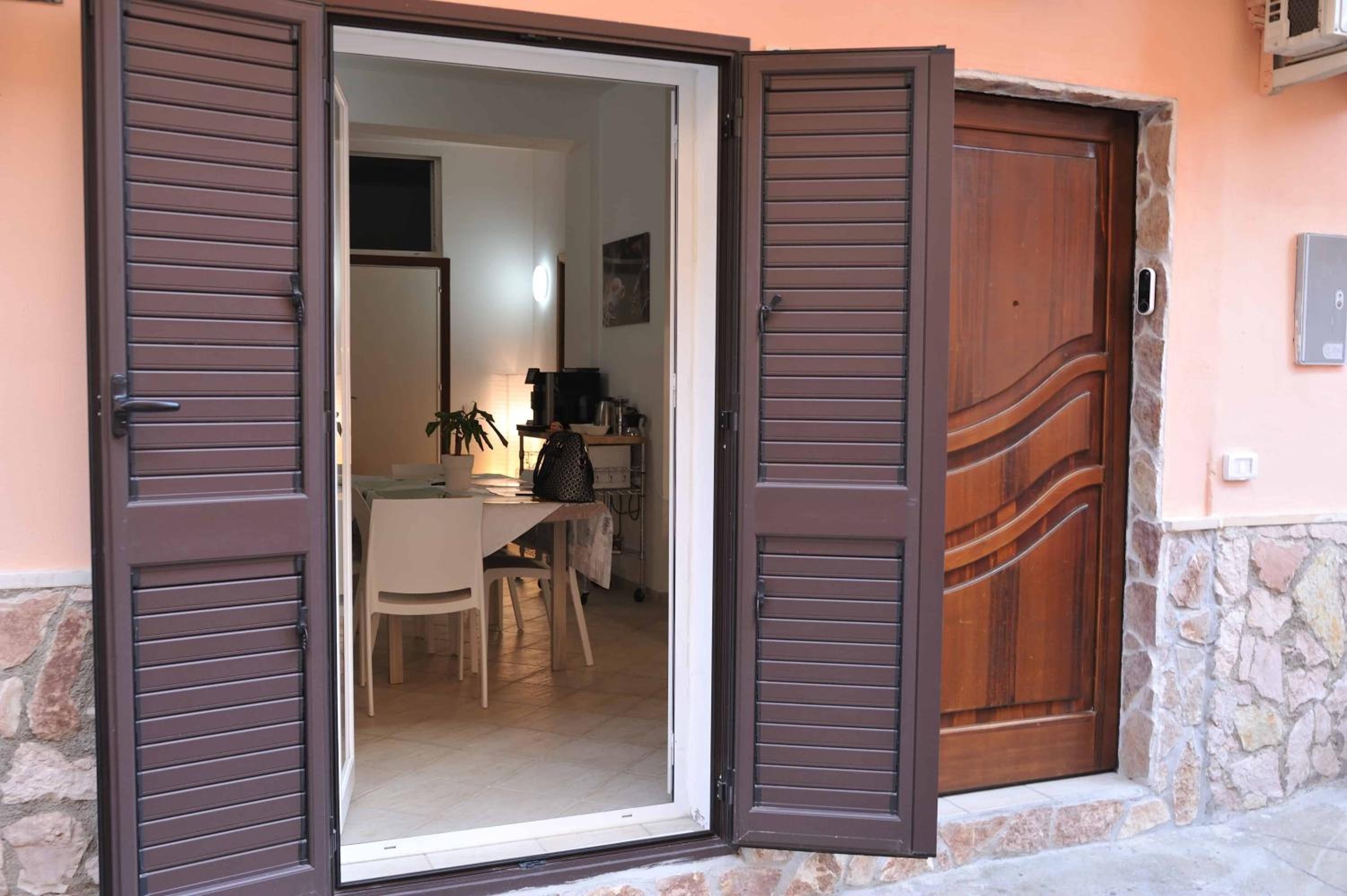 Economy Quadruple Room with Shared Bathroom