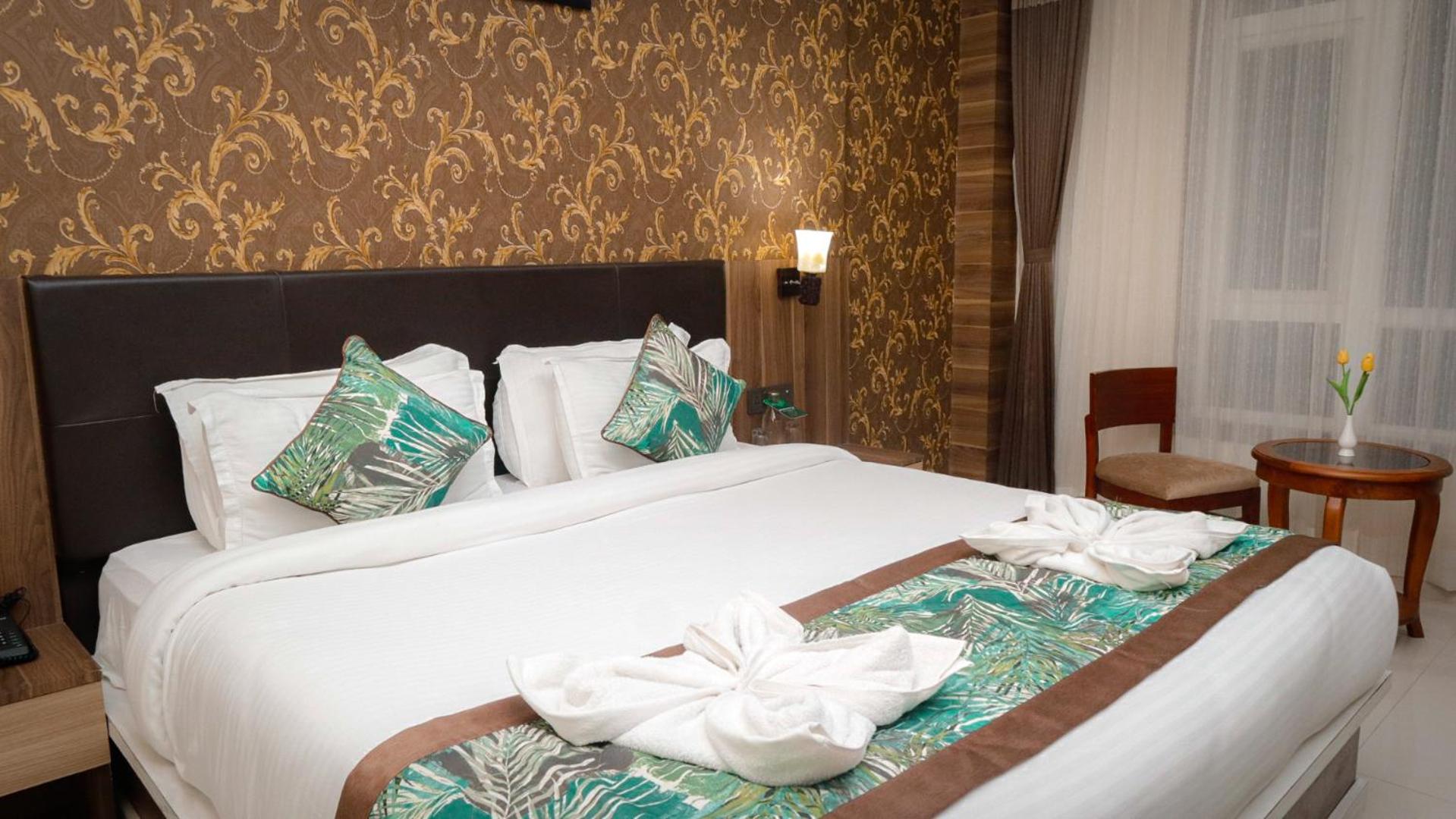 Deluxe Double Room (2 Adults + 1 Child) photo 3