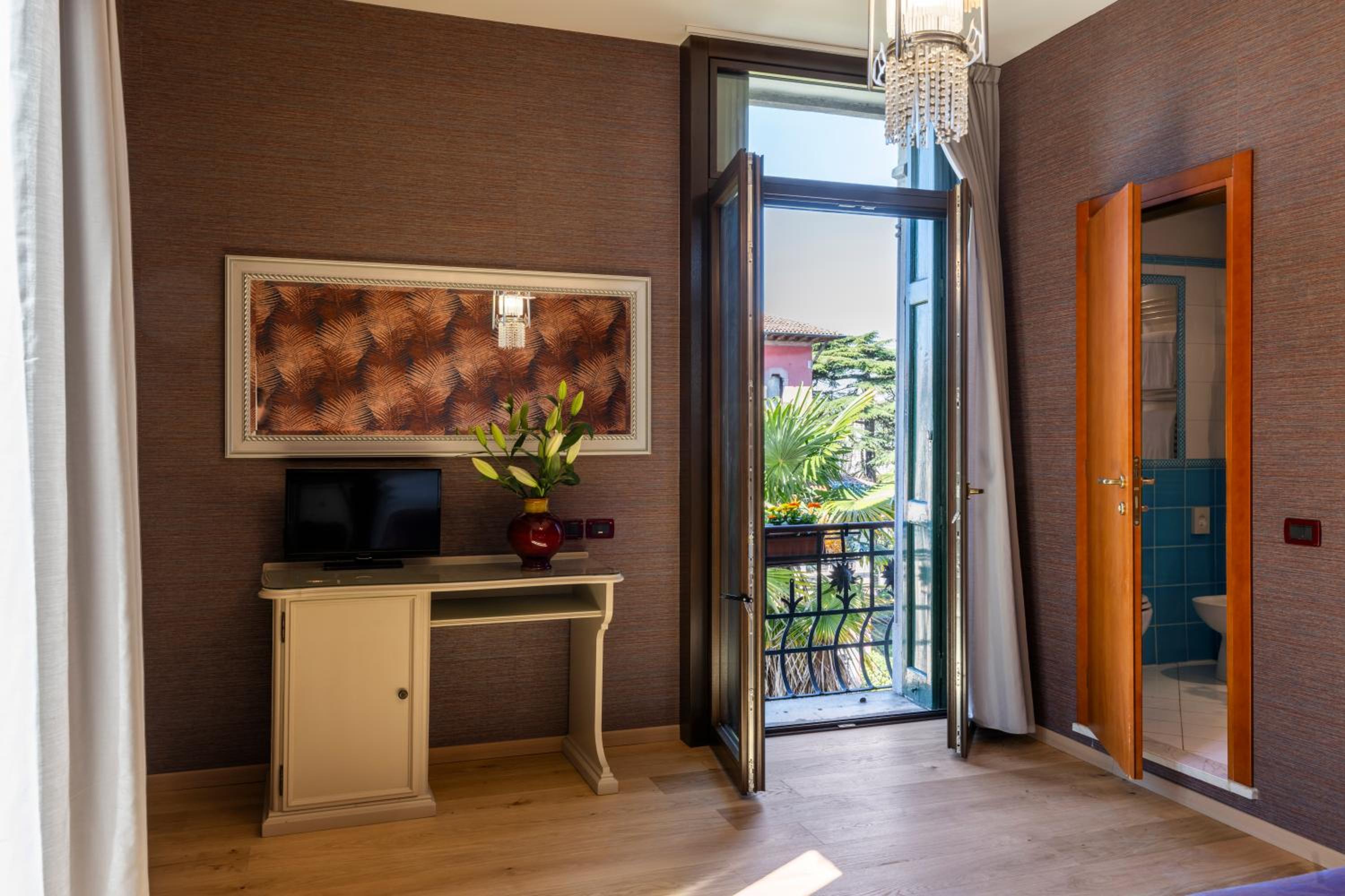 Standard Double Room - Photo 10