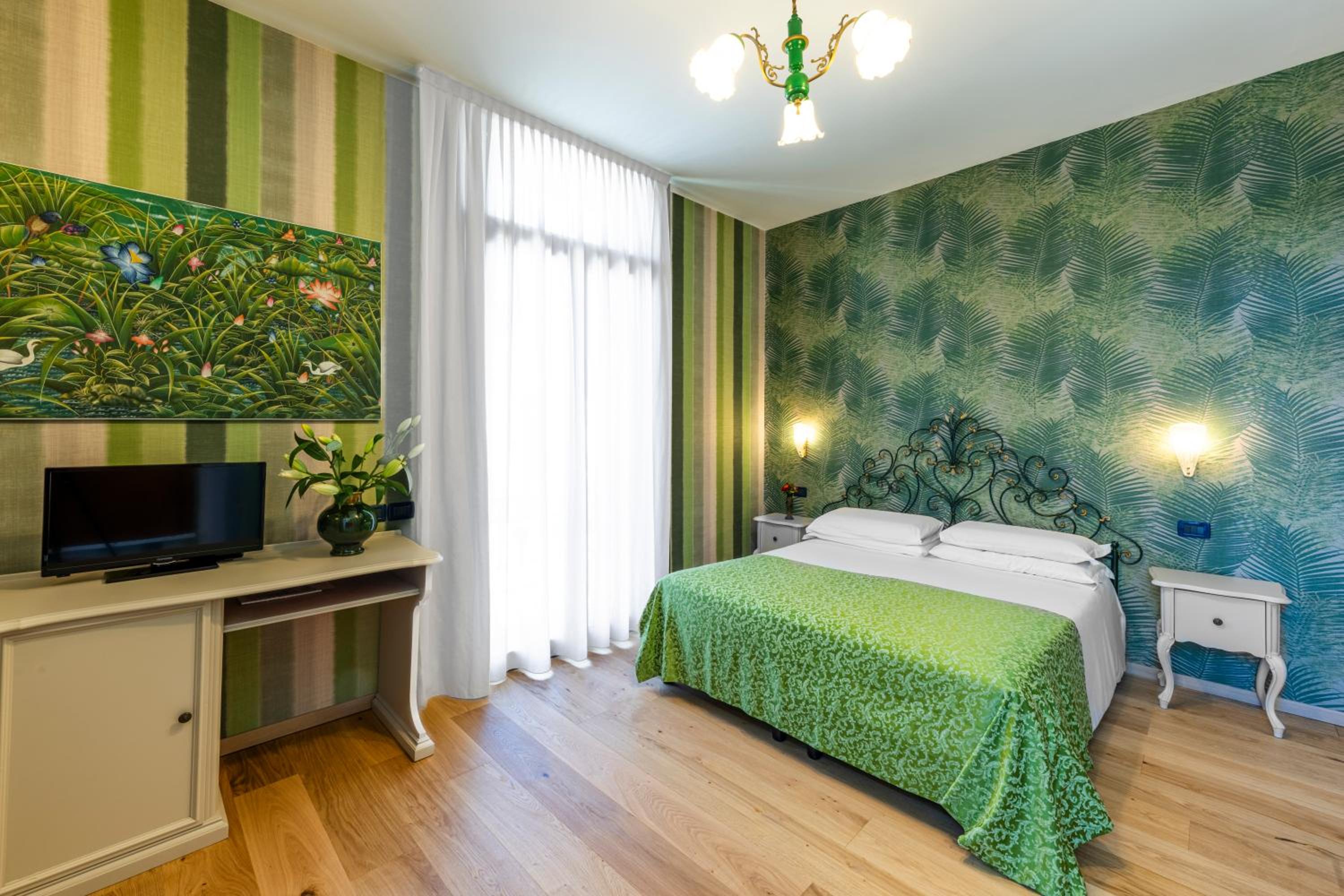 Standard Double Room - Photo 9