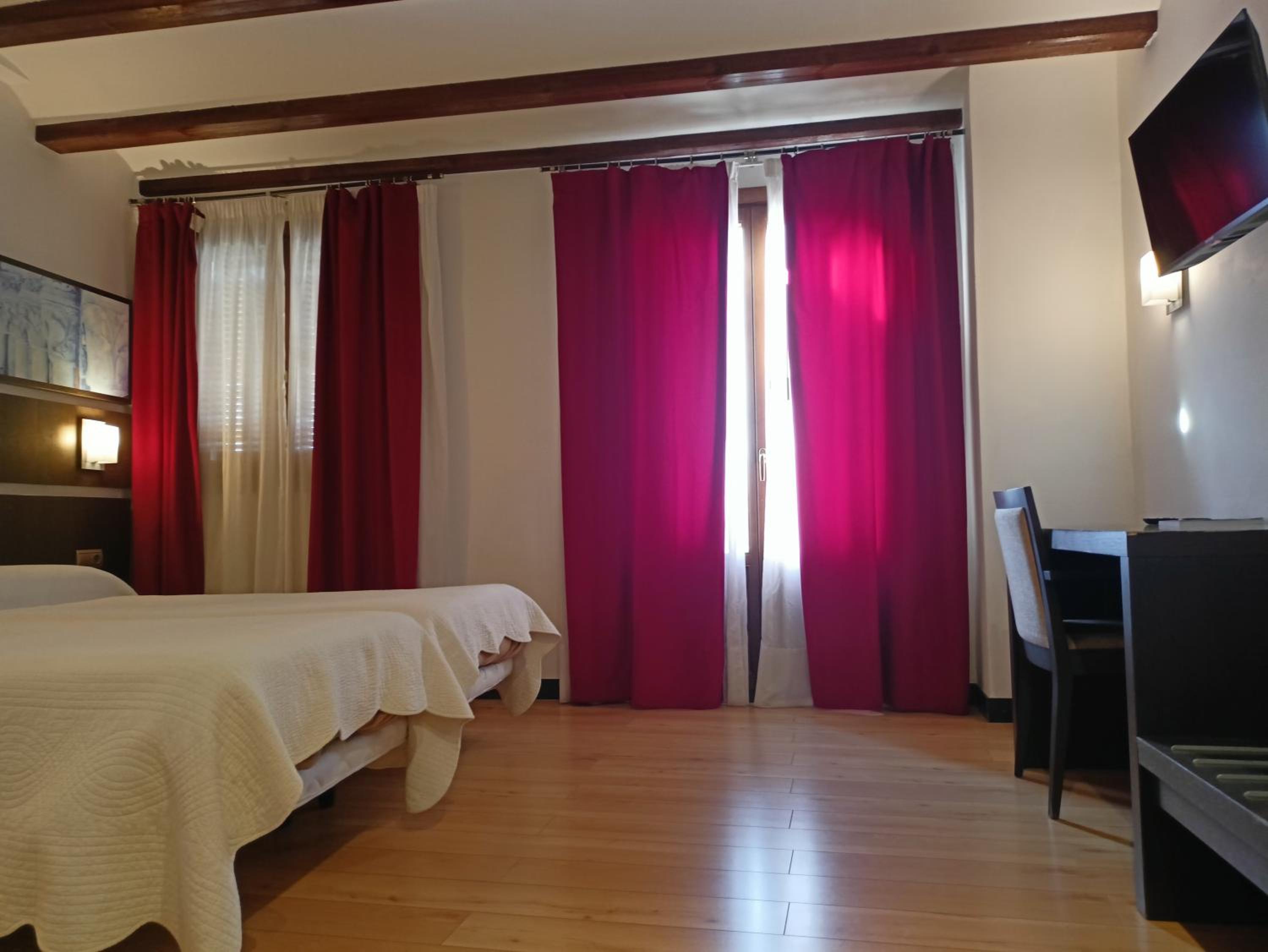 Twin Room - Photo 20