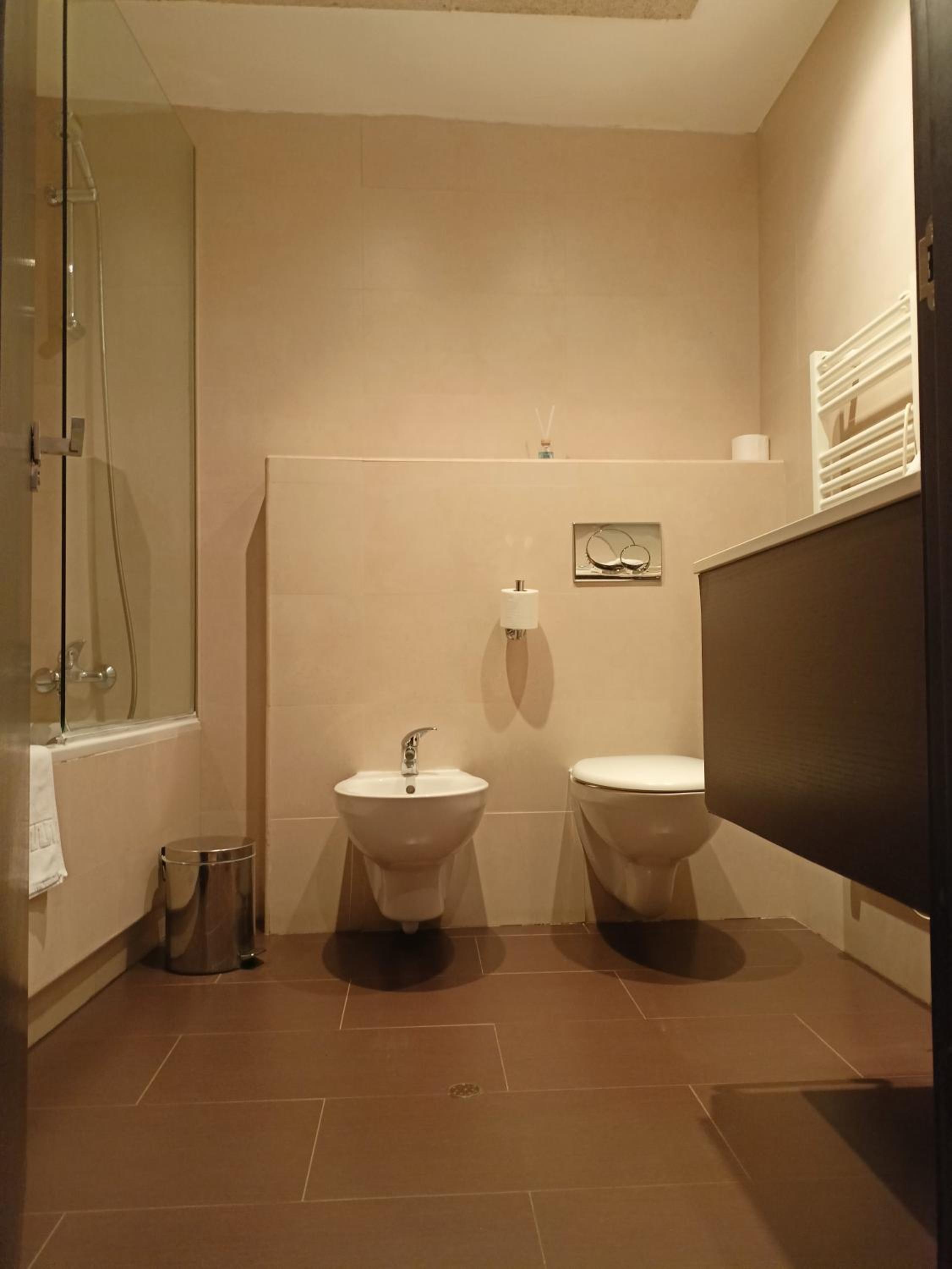Twin Room - Photo 21