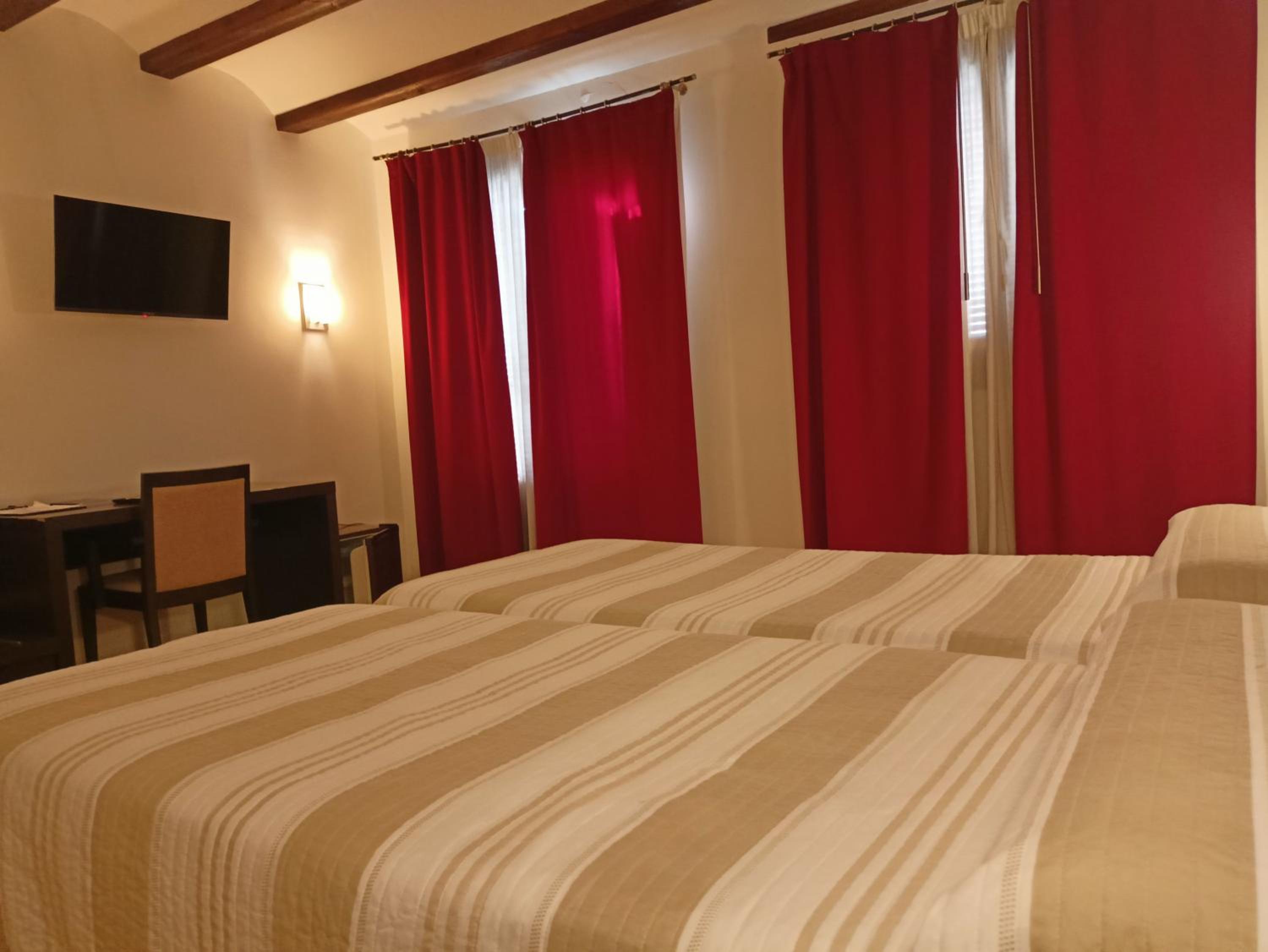Quadruple Room - Photo 2
