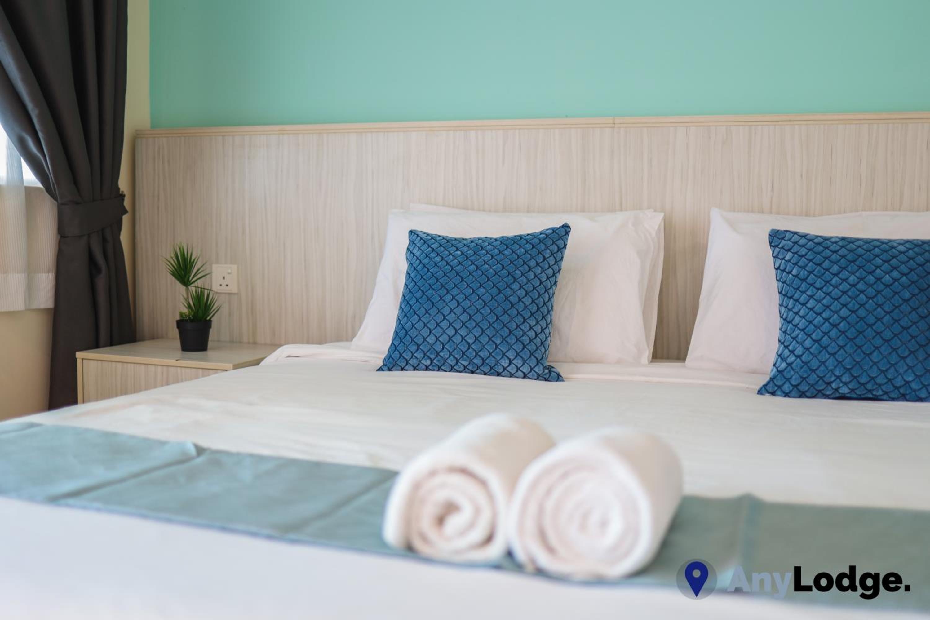 Deluxe Double or Twin Room with Sea View - Photo 12