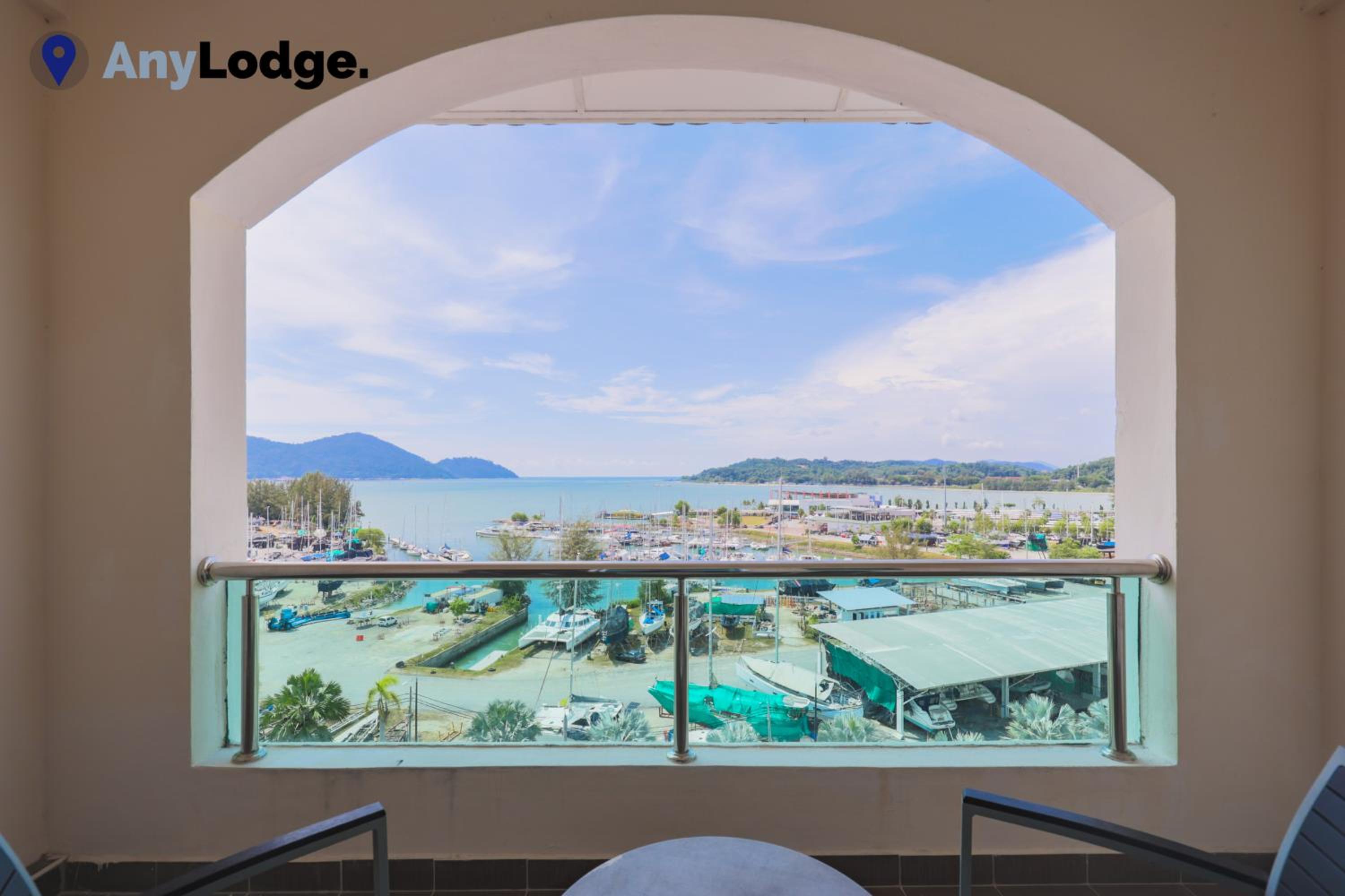 Deluxe Double or Twin Room with Sea View - Photo 10